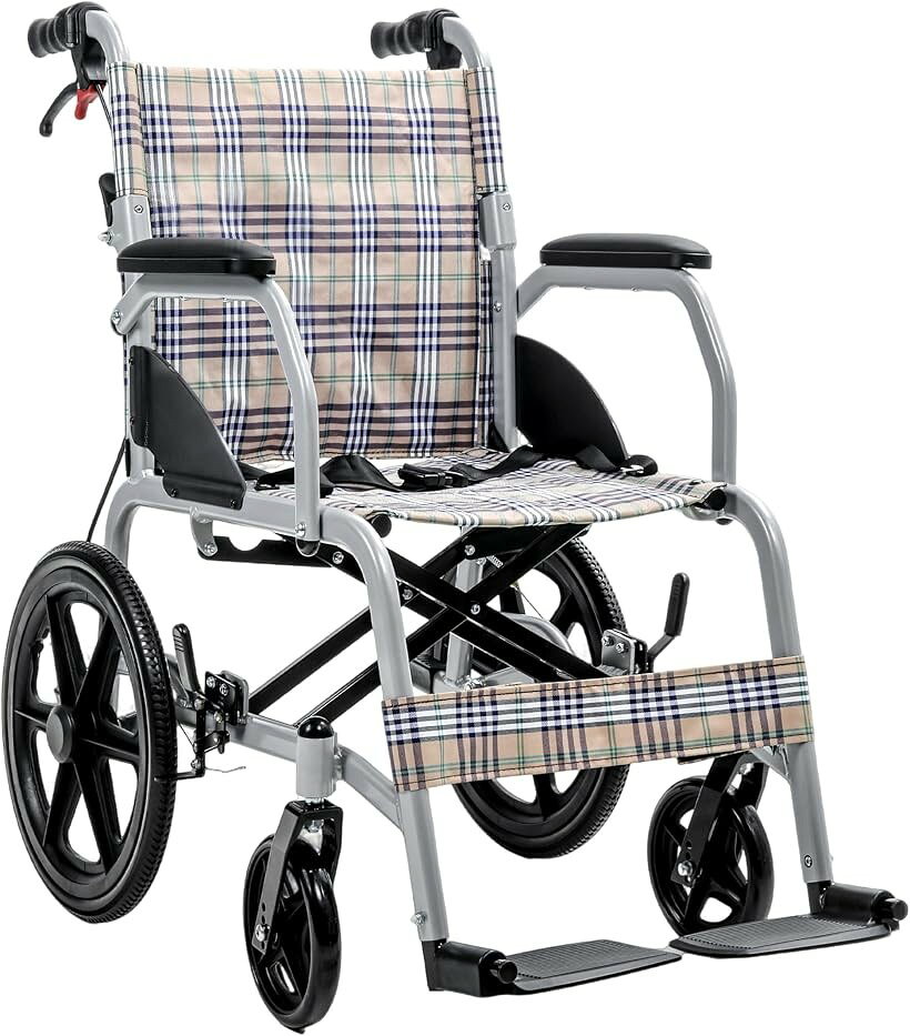 バリエーションコード : 2bky69i506商品コード2brl5lsrx3商品名車椅子 介助用 軽量 折りたたみ コンパクト 鋼製 耐荷重100kg FR-YM02ブランドFamilyRootsカラーベージュxブルーチェック柄サイズ等97奥行き x 57幅 x 95高さ cm「超軽量＆コンパクト収納」本製品はわずか11.2kgの軽量設計で、女性や高齢の介助者でも片手で持ち運びが可能です。背折れ式の簡単3ステップで折りたたむことができ、車のトランクや玄関の隙間にもスッキリ収納できます。自立式なので、外出先や公共交通機関、飛行機内での移動も非常にスムーズです。「安心の二重ブレーキ」介助者が手元で操作できる「介助ブレーキ」と、車輪を固定する「駐車ブレーキ」を左右に装備した二重制動システムを採用しました。坂道や濡れた路面でもすぐに停止・固定でき、握力の弱い方でも安心して操作いただけます。安全性と操作性を追求した設計です。「メンテナンスフリーのノーパンクタイヤ」前輪7インチ・後輪15インチの高品質ノーパンクタイヤを採用しています。空気入れ不要でパンクの心配がなく、耐摩耗性にも優れています。振動吸収性も高く、屋内だけでなく砂利道や段差のある屋外でも快適に移動できます。前輪は360°回転するため、狭い通路でも自由自在に走行可能です。「調節可能フットサポート＆安全ベルト」フットサポート（足置き）は上下・前後の角度を調整でき、長時間座っても疲れにくい設計です。座面は通気性の良い600D牛津網格布を使用しているので、蒸れにくく快適に座れます。また、調整可能なバックル式安全ベルトが標準装備されており、前方への転落を防ぎ、長時間の移動でも安定した姿勢を維持できます。「高耐久スチールフレーム＆幅広い適応」高品質炭素鋼（スチール）フレームを採用し、コンパクトながら耐荷重100kgの頑丈さを実現しています。術後リハビリや高齢者の外出、妊娠中の方など、幅広い方々にご利用いただけます。耐久性と安定性に優れ、大切な方の日常の移動を末永くしっかりサポートします。※ 他ネットショップでも併売しているため、ご注文後に在庫切れとなる場合があります。予めご了承ください。※ 品薄または希少等の理由により、参考価格よりも高い価格で販売されている場合があります。ご注文の際には必ず販売価格をご確認ください。※ 沖縄県、離島または一部地域の場合、別途送料の負担をお願いする場合があります。予めご了承ください。※ お使いのモニタにより写真の色が実際の商品の色と異なる場合や、イメージに差異が生じることがあります。予めご了承ください。※ 商品の詳細（カラー・数量・サイズ 等）については、ページ内の商品説明をご確認のうえ、ご注文ください。※ モバイル版・スマホ版ページでは、お使いの端末によっては一部の情報が表示されないことがあります。すべての記載情報をご確認するには、PC版ページをご覧ください。