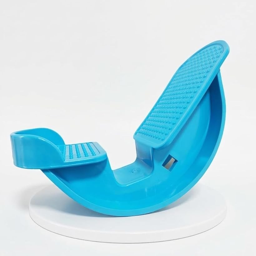 バリエーションコード : 2brw9n15o5商品コード2brw9wdogw商品名ストレッチボード フットストレッチ ふくらはぎ伸し アキレス腱 コンパクトブランドKTstyleBelleカラーブルーデスクワークや立ち仕事でパンパンになった足を、手軽にケアできるストレッチボードです。角度を調整して乗るだけで、ふくらはぎから腰にかけて心地よく伸びます。これ一つでストレッチと筋肉トレーニングの両方が叶う、進化系のフィットネスアイテムです。上に立って重心をキープすることでバランストレーニングも可能。「ジムに行く時間がない」そんな方のための、省スペース型ストレッチ器具が登場。テレビを見ながら、その日の体調に合わせてアキレス腱伸ばしが楽しめます。しなやかな筋肉と美しい立ち姿を目指すなら、毎日のバランストレーニングが近道。足を乗せるだけで効率よくふくらはぎストレッチができるよう設計されています。お子様の柔軟性アップから、シニアの転倒防止に向けたバランストレーニングまで、コンパクト設計で、自宅やオフィスのちょっとしたスペースに置けます。※ 他ネットショップでも併売しているため、ご注文後に在庫切れとなる場合があります。予めご了承ください。※ 品薄または希少等の理由により、参考価格よりも高い価格で販売されている場合があります。ご注文の際には必ず販売価格をご確認ください。※ 沖縄県、離島または一部地域の場合、別途送料の負担をお願いする場合があります。予めご了承ください。※ お使いのモニタにより写真の色が実際の商品の色と異なる場合や、イメージに差異が生じることがあります。予めご了承ください。※ 商品の詳細（カラー・数量・サイズ 等）については、ページ内の商品説明をご確認のうえ、ご注文ください。※ モバイル版・スマホ版ページでは、お使いの端末によっては一部の情報が表示されないことがあります。すべての記載情報をご確認するには、PC版ページをご覧ください。