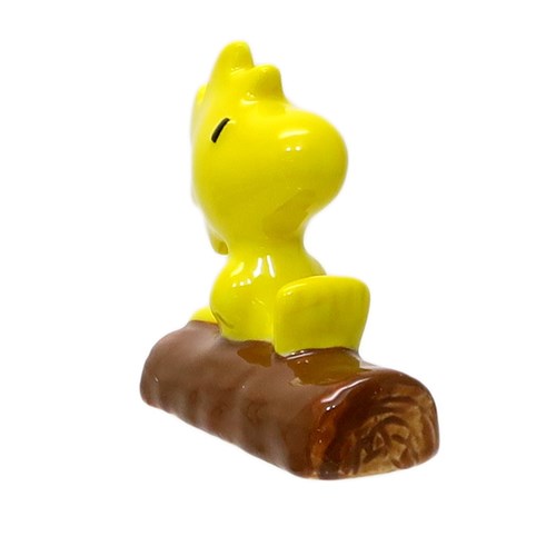 ピーナッツフレンズが勢ぞろい!!シンプル キッチン雑貨 大人 おしゃれ キッズ大人気【PEANUTS/SNOOPY】の可愛らしい新作テーブルウェアシリーズこちらは食卓を楽しく彩る【陶器製箸置き】毎日の食事が楽しくなっちゃう♪他にも友達いろいろあるのでお気に入りを揃えてね♪■サイズ：約30×50×50mm■素材：陶磁器■カラー