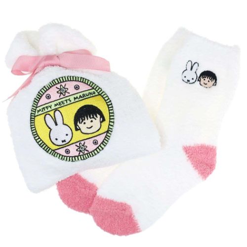 靴下ギフト ミッフィー ちびまる子ちゃん もこもこ靴下in巾着 もこもこ巾着＆もこもこソックスセット miffy meets maruko バッジ ディックブルーナ スモールプラネット プレゼント ウォーマー雑貨のサムネイル