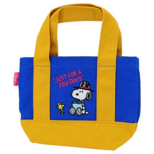 お散歩に便利なミニバッグ鞄 手提げ サブバッグ ギフト プレゼント大人気PEANUTS/SNOOPYグッズにまたまた可愛いnewアイテム登場こちらはかわいい[ミニバッグ]ちょっとしたお出かけやお散歩に便利なミニバッグですほかにもかわいい雑貨いろいろあるのでお気に入りを揃えてくださいサイズ：約225x155x80mm素材：コットン/ポリエステルこのカテゴリにはこんな商品が含まれています【ランチトート・ミニトート】/ミニトートバッグ/ランチトートバッグ/お弁当バッグ/ランチバッグこれを見た人はこんなキーワードで検索していますミニトートバッグランチトートお弁当バッグランチバッグ小さめ トート鞄カバンファッション小物かわいいカジュアル