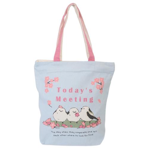 大判の雑誌もラクラク入る大きめトートバッグでおでかけしよう肩掛け 鞄 通学 通勤 可愛いシンプルキュートなキャンバストートバッグシリーズこちらは大判の雑誌もすっぽり入るデイリーユースなバッグ天ファスナー付きで中身が飛び出る心配もナシ内側にもポケットが付いているので小物を分けて収納できます普段使いや旅行のサブバッグなどでじゃんじゃん使っちゃおうかわいいトートバッグいろいろあるのでお気に入りを揃えてくださいサイズ：約360x380x100mm素材：コットン（帆布）このカテゴリにはこんな商品が含まれています【トートバッグ】/トートバッグ/トート/キャンバスバッグ/レディース手提げかばんこれを見た人はこんなキーワードで検索していますキャンバストートキャンバスバッグ帆布バッグ帆布トートA4トート鞄カバンファッション小物かわいいカジュアル