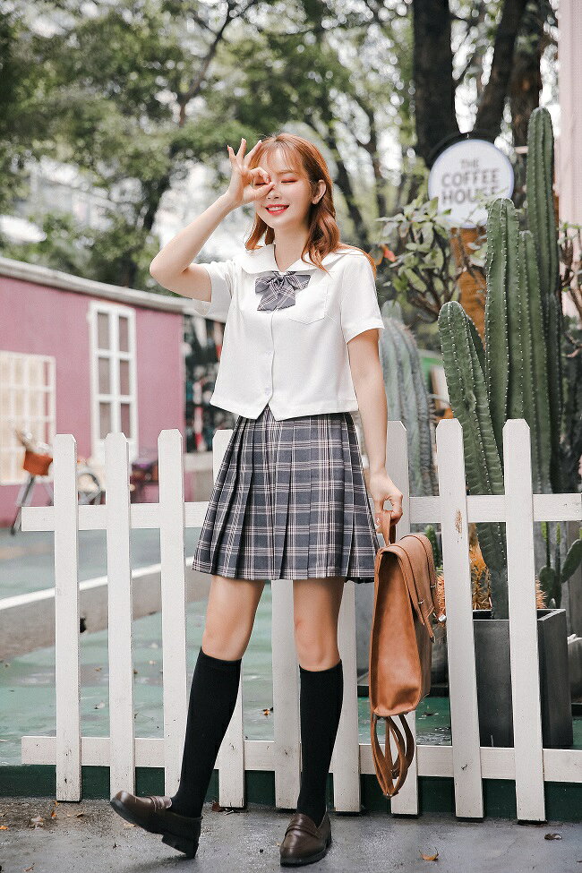 グレーのチェック柄が可愛い制服 爽やかjkコスプレ 可愛いコスプレ なんちゃって制服 衣装 仮装 流行のアイテム 学生服 女子高生 Jk グループ仮装 お揃い 半袖 制服 セットjk 灰色 高校生 レディース ミニスカ 夏服 コスチューム リボン プリーツスカート 萌え 私立