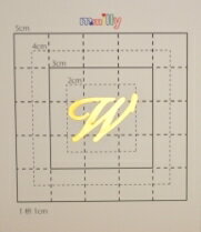 ★★★★★★　新作発表記念セール　★★★★★★ スワロフスキー（ss7）27個付イニシャルシール ★★★★★\690が何と【激安290円】★★★★★ 【ネイルパーツ専門店　ミリー】 流れるラインのメタリックゴールドシール！ スワロフスキー☆ゴールデンシャドーの輝き。 絶妙のコラボで「イニシャルワンポイント」 スワロは十分な27個付、余れば他のデコにも。 スワロフスキーは封印付の直輸入！だから安心。 スワロの貼り付けデコは簡単なのでセルフで。 専用ボンドやピンセットは、ネイル用品で販売中。 ☆貼り付け方法が分からない場合の施術法は☆ ☆☆　mmillyの公式ホームページで公開中　☆☆ サイズやカラーも豊富、小文字も要チェック！ つづけ字でネームも作れて「メチャ可愛い」！ 【1000円以上の買物で】 　　【送料無料】 【激安の消費税込価格】 スワロサイズ： SS7（約2ミリ） カラー： ゴールデンシャドー 入数： 27個入 シールサイズ： 画像で確認して下さい 1シート1枚入 合計価格： 290円（税込） ☆売切の場合は、公式ホームページもチェック☆ 雨やお風呂もOK、耐水ペット素材シール使用。 スワロの貼り付けは、御自身でお願いします。 一部の薬品に対し変色・変形の恐れが有ります。 《デコアートデザインサンプル画像について》 販売商品と色や形状等が異なる場合があります。 デコアートを施した画像も存在しますので注意。