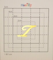 【スワロフスキー27個付イニシャルシール】（ドコモ　スマホ＆デコ電・ケース・カバー）大文字GD（小）T