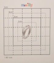 【スワロフスキー27個付イニシャルシール】（スマートフォン　ケース・カバー）大文字SV（小）O