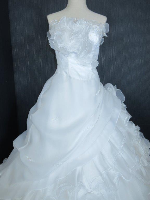 ウエディングドレスレンタル　No21　　高級　レンタルウエディングドレス　レンタル　ウエディングドレス　レンタルタキシード　タキシードレンタル　タキシード　結婚式場　試着　試着可能　試着OK　前撮り　2次会　撮影　カメラマン　記念日　貸衣装　和装ドレス　和装