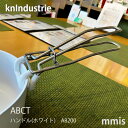 knIndustrie(ケイエヌインダストリー) ABCT ハンドル(ホワイト) 単品 調理台からテーブルトップまでこれ一つで完成する、フライパン／キャセロールです。 洗いやすく、収納にも場所をとりません。セラミックによるノンスティックコーティングなので安全で長持ちします。 直火・IH・電気・オーブンにも対応。専用の取っ手、木のふたもございます。 （木のふたは火にかけた調理中はご使用いただけません。） 材質 ステンレス・シリコン ABCTシリーズ一覧はこちら　&gt;&gt; knIndustrie一覧はこちら　&gt;&gt; キッチンアイテム一覧はこちら　&gt;&gt;knIndustrie(ケイエヌインダストリー) ABCT ハンドル(ホワイト) 単品 調理台からテーブルトップまでこれ一つ 調理台からテーブルトップまでこれ一つで完成する、フライパン／キャセロールです。 洗いやすく、収納にも場所をとりません。セラミックによるノンスティックコーティングなので安全で長持ちします。 直火・IH・電気・オーブンにも対応。専用の取っ手、木のふたもございます。 （木のふたは火にかけた調理中はご使用いただけません。） ABCTシリーズ一覧はこちら　&gt;&gt;