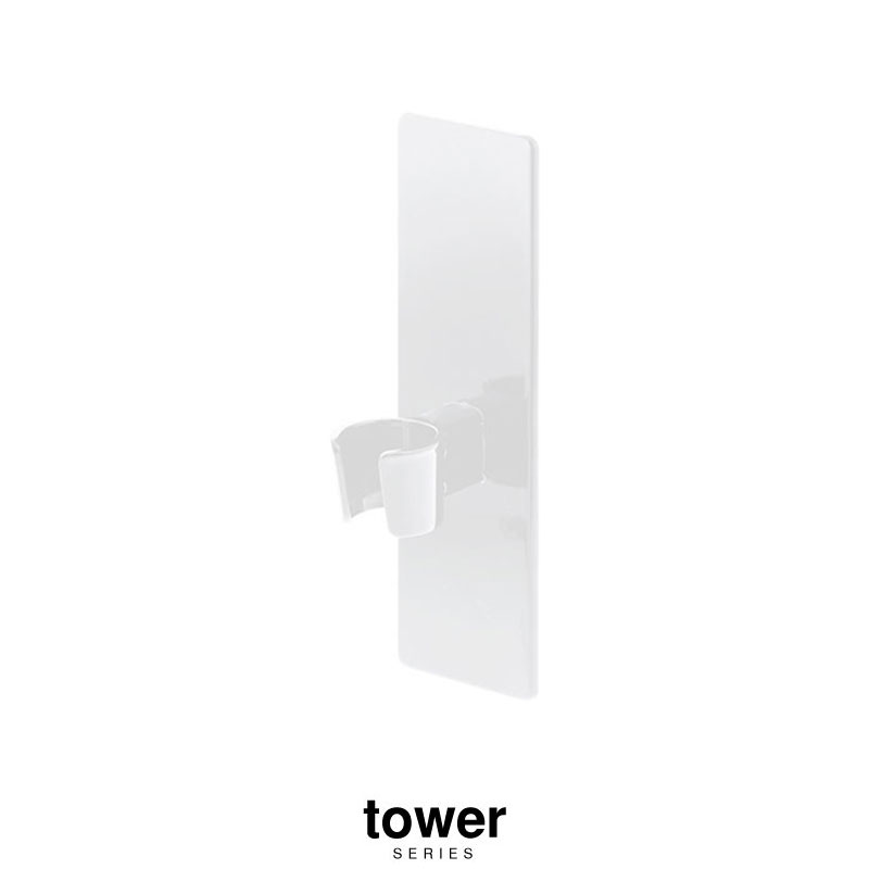 Tower - タワー - マグネットバスルームシャワーフック 3805/3806 Tower - タワー - マグネットバスルームシャワーフック 3805/3806 マグネットで好きな位置に設置できるシャワーフック。 BRAND 山崎実業（ヤマザキジツギョウ） 山崎実業は創業以来、60年を超える歴史のあるインテリア雑貨の専門メーカーです。暮らしを彩るインテリア雑貨を多数ご紹介しています。 SIZE サイズ(約) 幅 8cm × 奥行 6cm × 高さ 12cm FABRIC 素材：本体:スチール（ユニクロメッキ＋粉体塗装） マグネット 滑り止め:シリコーン WEIGHT 重量：約190g 耐荷重：スポンジホルダー:約250g フック1つにつき約500g DETAIL 取り付け可能な壁面：磁石のくっつく平らな面・スチール壁面　 COUNTRY Made in CHINA ATTENTION ※商品は実店舗での販売もしておりますので、タイムラグにより在庫数のずれが生じる場合がございます。 万が一品切れの場合は誠に申し訳ございませんが、何卒、ご容赦の程お願い申し上げます。 【返品・交換・複数購入の注意事項】