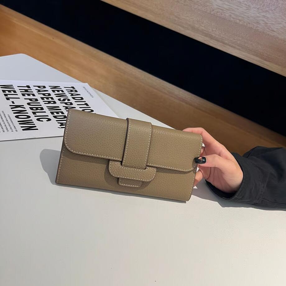 【PT5倍・6%OFFクーポン】財布 長財布 レディース 牛革 高級レザー 大容量 札入れ付き カード入れ付き シルバーチェーン付き 斜めかけ 大人可愛い おしゃれ 大きめ かわいい 仕切り 送料無料 多色展開