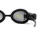 FORM Smart Swim Goggles スマートスイムゴーグルは、プールおよびオープンウォーター用のフィットネストラッカーで、泳いでいる間の計測データがシースルーディスプレイ上で表示されます(4)