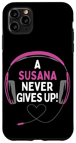 iPhone 11 Pro Max ゲーム用引用句「A Susana Never Gives Up」ヘッドセット パーソナライズ スマホケース