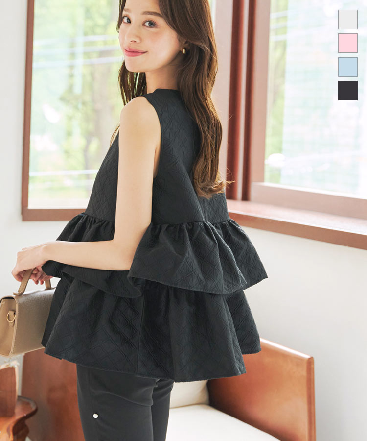 ≪6/24 新発売!!3790円 送料無料≫ ジャガード フリルトップス レディース ペプラム トップス ブラウス ペプラムブラウス ペプラムトップス ノースリーブ チュニック 体型カバー お腹 おなか お尻 夏 夏服 フリル ぽこぽこ ブラック 黒 丸首 [C7205]【送料無料】のサムネイル