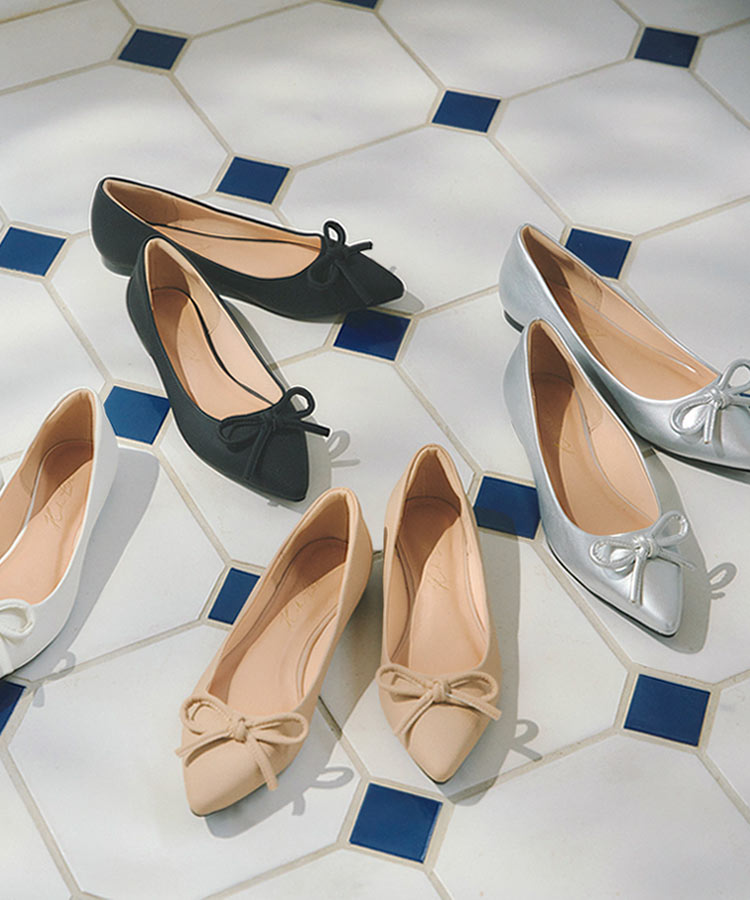 ≪2/15 新発売!!2990円 送料無料≫ リボン ぺたんこ パンプス レディース バレエシューズ フラットパンプス シルバー 靴 シューズ ポインテッドトゥ きれいめ フラット ローヒール オフィス OL セレモニー 入学式 卒業式 入園式 卒園式 オケージョン [I2608]【送料無料】のサムネイル