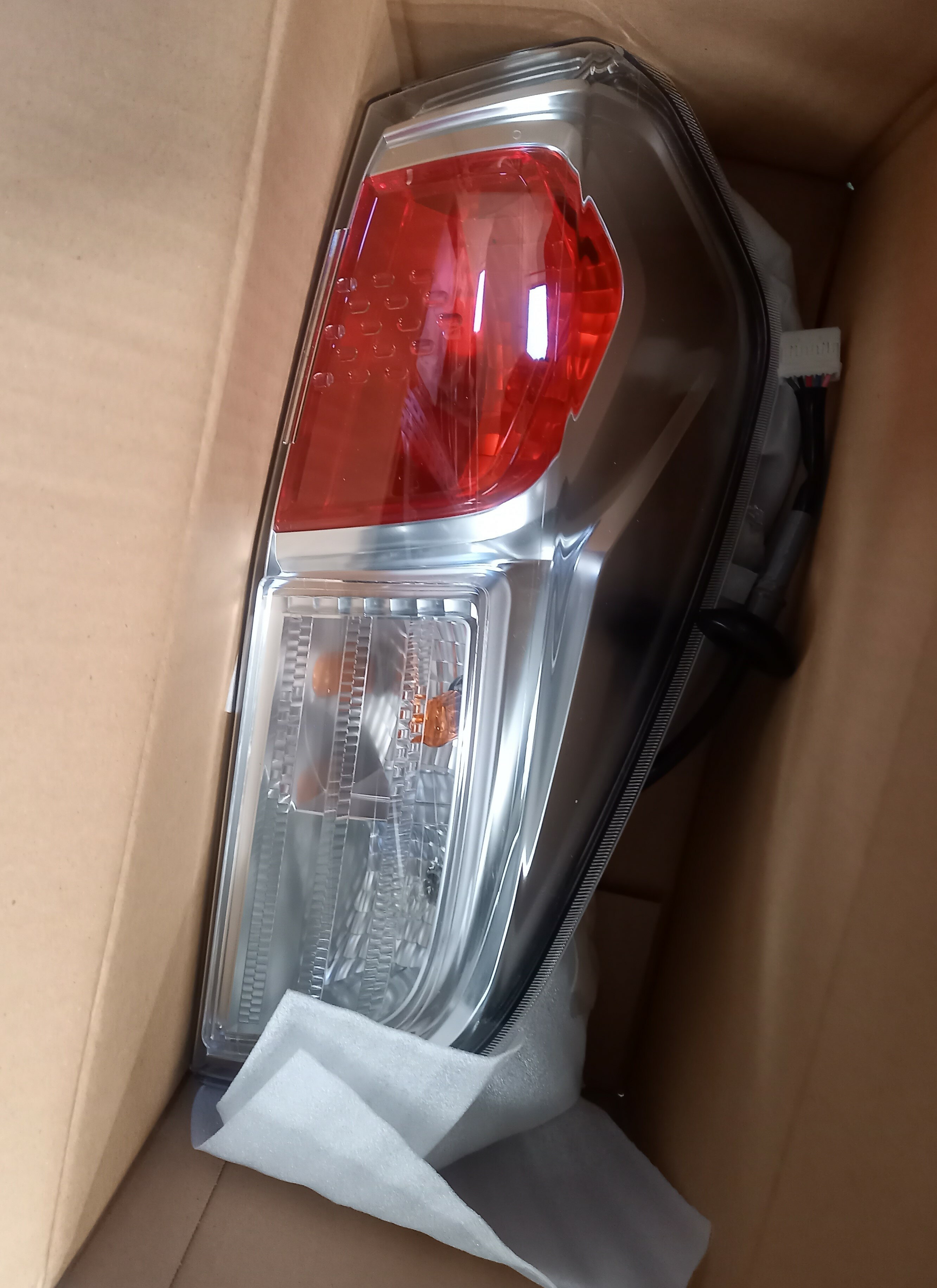 【中古】 【新品・開封済み】 26550-6A02C テールランプASSY RH 純正 NISSAN (日産) デイズルークス (B21A)