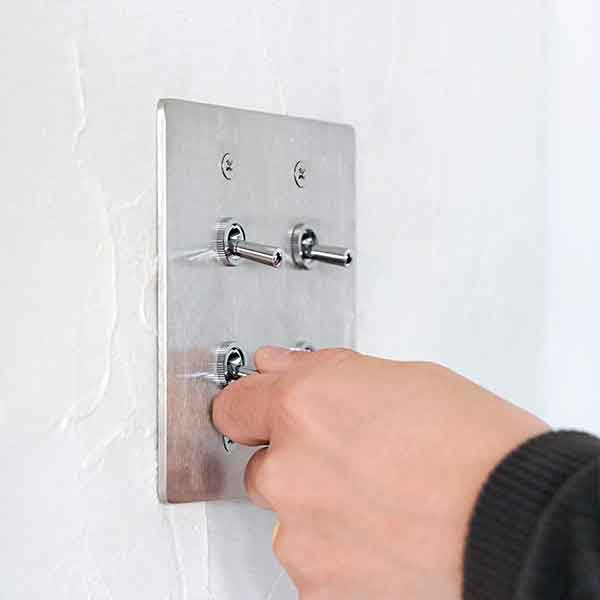 ステンレススイッチプレート 4スイッチ リフォーム 新居 【取付電気工事必須】【玄関前渡送料無料-OS】