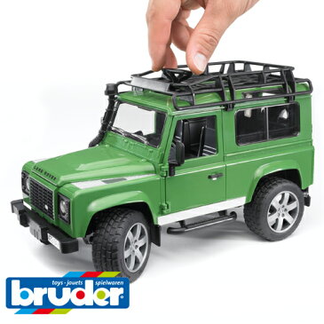 砂場 おもちゃ 車 Bruder ブルーダー【正規輸入品】 ドイツ Land Rover（ランドローバー） Def.ワゴン 【1/16 ミニカー】【ごっこ遊び】【P】【kd】