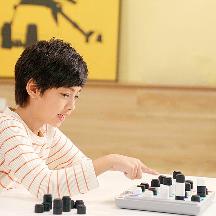 日本正規品 GiiKER ギーカー AI スマート4 四目並べ 知育玩具 AI SMART FOUR キャストジャパン CASTJAPAN おもちゃ 脳トレ 大人 子供 入学 2