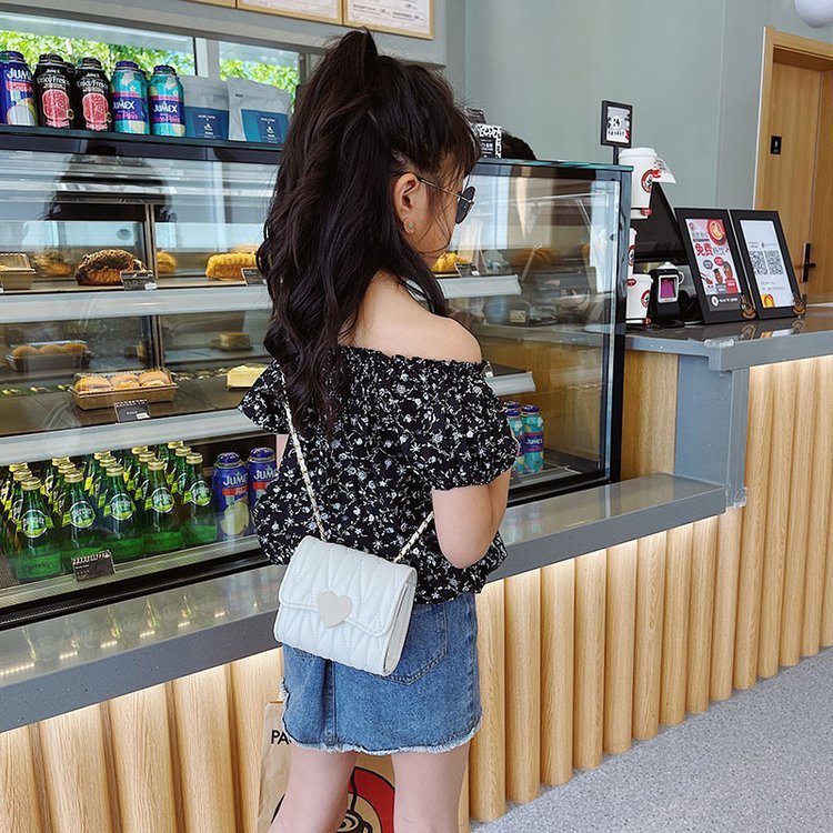 ショルダーバッグ ポシェット キッズ 子供用 鞄 カバン 斜めがけ 肩掛け フェイクレザー レザー調 マグネットボタン ミニバッグ ハート チェーン かわいい おしゃれ デイリー お出かけ ギフト プレゼント 3