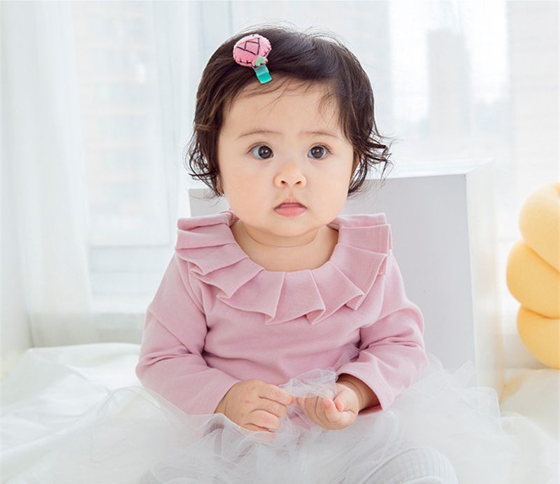 BACKYARD FAMILY インテリアタウンのカットソー 長袖 背中ボタン ラッフルカラー ベビー用 キッズ用 トップス フリル おしゃれ 可愛い かわいい ガーリー シンプル 無地 単色 ソリッドカラー 女の子 女児 ベビー服 赤ちゃん 幼児 子供服 子ども服 こども服 66cm 73cm 80cm 90cm 100cm 黒 白 ピンク｜アングル3