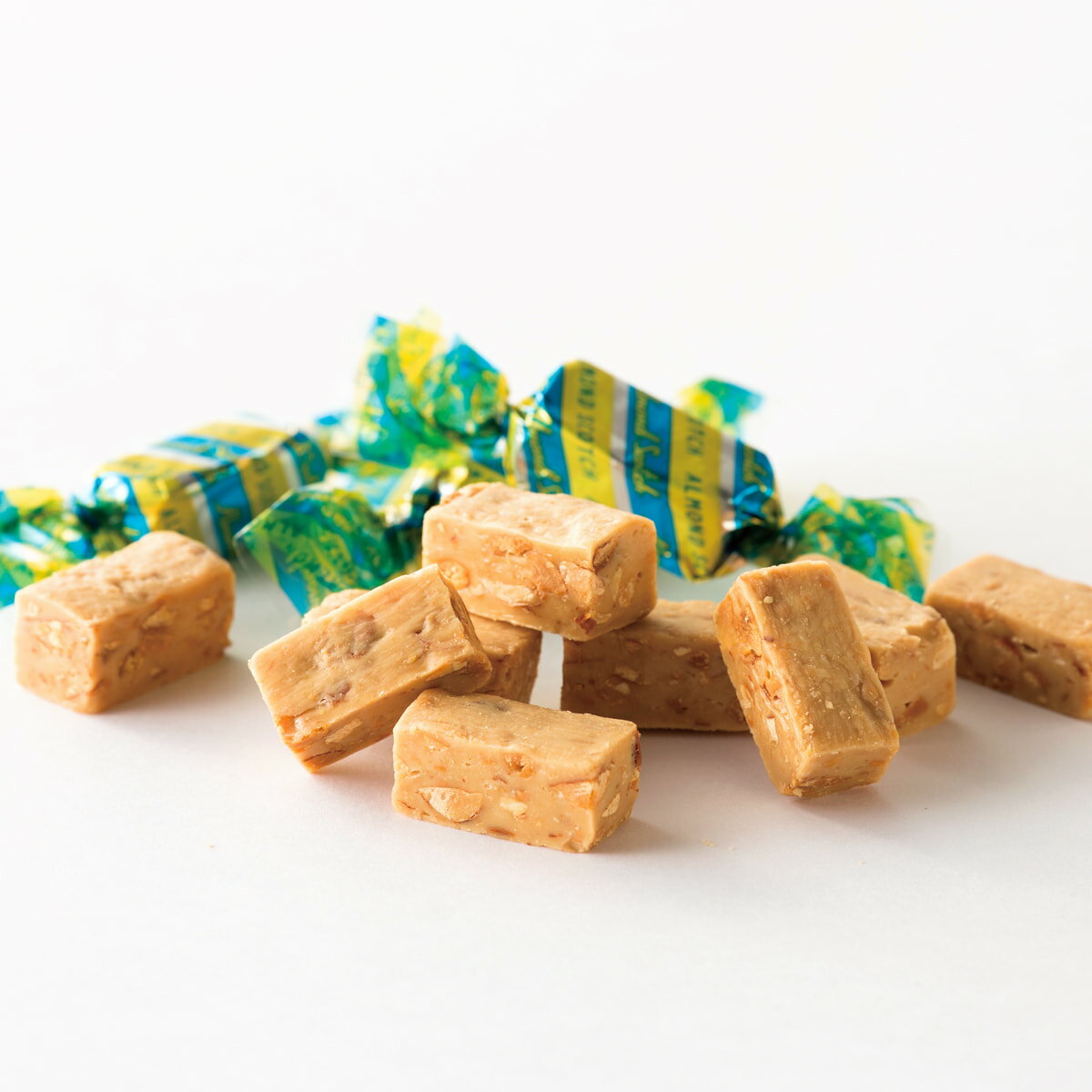 おせんべい・おかきの老舗　もち吉のアーモンドスカッチ【150g 個包装込み】【楽天ブラックフライデー期間中同一店舗内買い回り＆エントリーでポイント最大10倍】｜アングル3