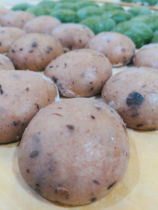 年内は12/26着分で終了 人気丸餅セット【よもぎ餅・18個&赤飯餅18個】よもぎ餅 丸餅 餅 つきたて 餅 糖類未使用 健康 美容 女性の方に人気の商品です「北海道、東北地方、沖縄県、新潟へのお届けは休止しております」感謝です。1月度月間優良ショップ