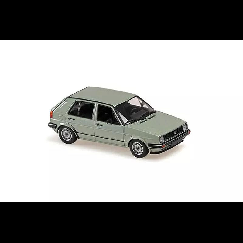 Minichamps(ミニチャンプス) VW GOLF II 4DOOR 1985(1/43) 940054190 “2代目ゴルフ” 1983年に10年ぶりにモデルチェンジして登場した2代目となるゴルフは「継続の上に立つ進歩」をテーマに、初代ゴルフのイメージを持ちつつ、性能、品質をより追求して開発された。この1／43ダイキャストモデルは、ドイツ・ポールズモデルアート社・マキシチャンプスブランドからのリリース品。既存の金型を使用して、内装の塗装を簡略化して生産コストを抑え、価格を下げて販売する事を目的とした新シリーズ。 5