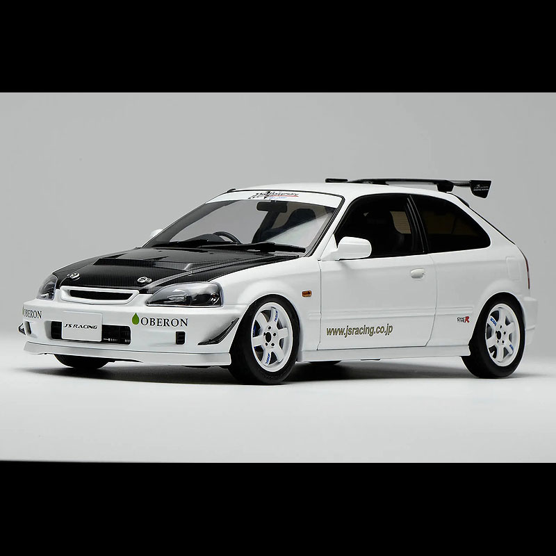 MOTORHELIX(モーターヘリックス) HONDA CIVIC TYPE R(EK9) J's Racing Livery(1/18) M85013 “チューニングブランドJ's Racingのコンプリートカー仕様” Hondaが誇る名車「Civic Type R(EK9)」をベースに、チューニングブランドJ's Racingのコンプリートカー仕様を精密に再現。特徴的なカーボンボンネットや大型リアウイング、ホワイトホイール、J's Racingのロゴを配したシンプルかつレーシーなリバリーは、ストリートとサーキットを両立する同ブランドの哲学を象徴する仕上がり。クリーンなホワイトボディとの組み合わせが、スポーツモデルとしての存在感を一層際立たせています。本モデルは、ドア・ボンネット・リアハッチの開閉機構を搭載。エンジンルームには、B16B VTECエンジンをはじめ、インテークや補強パーツ、補機類まで精巧に再現されており、1/18スケールならではの高密度なディテールを楽しむことができます。ステアリングと前輪の連動機構も備え、実車さながらのリアリティを実現しています。この製品は、レジン製モデルを中心に精巧な作り込みが特徴の中国発のMOTORHELIX（モーターへリックス）からのリリース品。 5