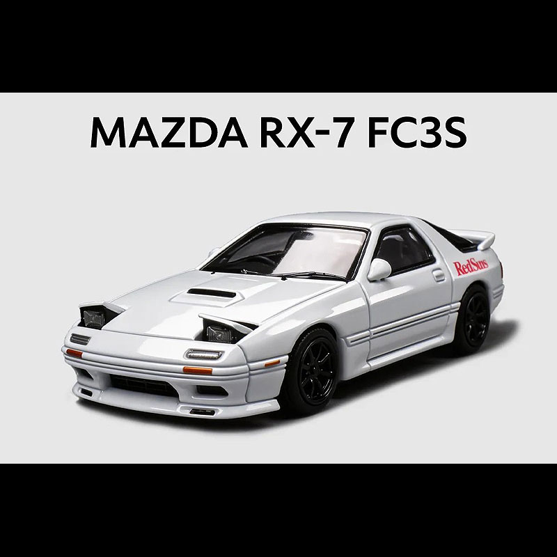 ATS-MODELS(エーティーエスモデルズ) MAZDA RX-7(FC3S)(1/64) ATS880204 “頭文字D／高橋涼介” 頭文字Dに登場する高橋涼介の愛車「マツダ RX-7 （FC3S）」を1/64スケールで再現したダイキャスト製コレクターズモデル。リトラクタブルヘッドライトの開閉ギミックもお楽しみいただけます。リアフェンダーには特徴的な「RedSuns」のロゴを印刷。台座とクリアケースが付属します。このモデルは、中国を拠点とするATS-MODELS（エーティーエスモデルズ）からのリリース品です。 5