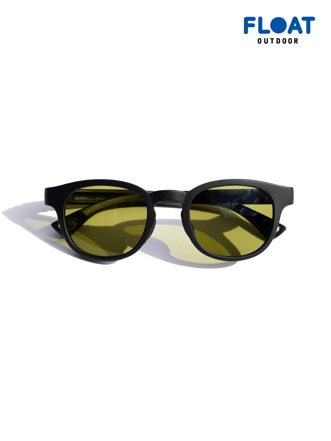 フロート ライエル ■メーカー説明文引用 LYELLのデザインはクラシックで小ぶりなウェリントン型。 フィールドでもタウンでもカジュアルに掛けれます。 採用しているライトグリーンレンズは周りを明るく見せてくれて、山の中に入ってもクリアな視界...