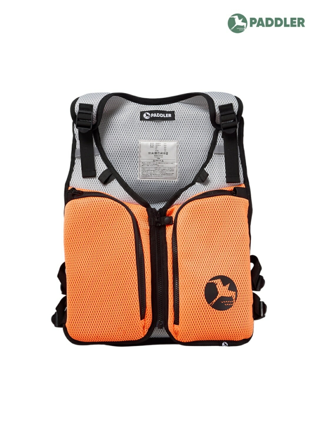 パドラー パドラー プロ レーシング PFD ■メーカー説明文引用 ※使用上のご注意※ PADDLER Paddling Floating Deviceは救命胴衣とは異なり、パドルスポーツ用に開発された浮力補助具です。 着心地とパドリングの機動性を重視した浮力補助具となっており、あくまで泳力のある方が意識のある状態で頭部が水上に浮かぶよう設計されているため、意識不明の際には顔が水面に使ってしまい、呼吸ができなくなる可能性がございます。 内蔵されている浮力材は柔軟性があり体にフィットしながら高い浮力を維持しますが、着用時・収納時の折り曲げや、本製品へ重度の負荷がかかると、気泡が破壊される恐れがあります。 浮力の低下を感じた際は必ず新しいものにお取り替えくださいませ。 ■着用時における注意点 ・ご使用前に、必ず浅瀬でフィット感・浮力感をチェックしてください。 ・メンテナンス方法は本製品の洗濯表示をご確認ください。 ■生地 ・表:メッシュ部分ポリエステル100% ・裏:メッシュ部分ポリエステル100% ・裏タフタ生地:ポリエステル100%、210D ■浮力体 ・NBR ゴム60%、PVCゴム30%、その他10% ■浮力 4.0kg レーサー目線で開発されたプロ仕様のPaddling Floating Device (PFD) ハイドレーションポケット一体型(ハイドレーションは別売り)のPFDです。 着用後に下方向に引っ張るだけで調整ができるショルダーアジャスターや、好みの位置にひっかけられるハイドレーションループ、真夏でも擦れにくく快適 なパドリングを提供するメッシュ生地、パドリングの動きを妨げないよう脇には浮力体をつけておらず、肩周りのカットが広いデザイン。 また大きい携帯も入るポケットなど、レーサーの方はもちろん、レジャーの方にも満足していただけるPFDになります。 ※メーカー画像を使用しておりますので本商品と多少仕様（ロゴの位置やカラー、柄の位置等）が異なる場合もございます。 ※こちらの商品は実店舗及び、弊社が運営する他ショッピングサイトと在庫を共有して販売しております。ご注文受付後の在庫確認となり、場合によっては在庫切れが発生する可能性もございます。その際は申し訳ございませんがメールでお知らせ致しますのでご了承下さいませ。 ※こちらのページの商品に関する電話でのお問い合わせは「059-349-0550」まで。PADDLER PRO RACING PFD #ORANGE [PA260007] パドラー プロ レーシング PFD