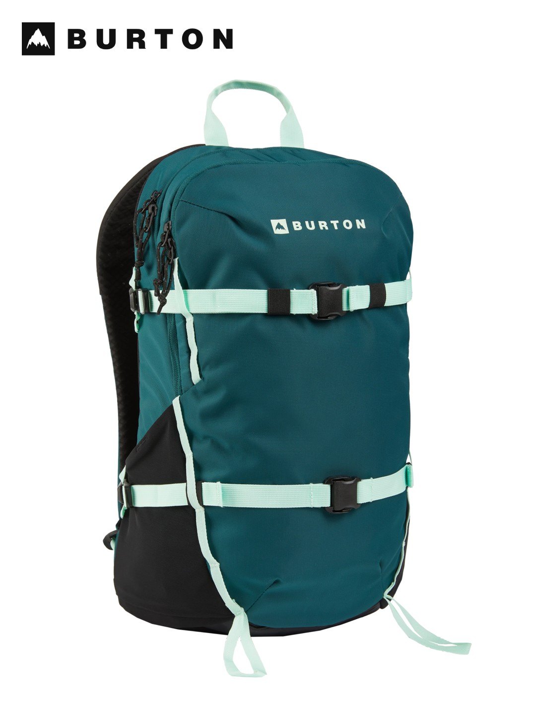 バートン デイハイカー 22L バックパック ■メーカー説明文引用 ボードキャリー、ゴーグルポケット、ウォーターボトルポケット、ノートPCスリーブ搭載。 必要なものがすべて揃い、余計なものは一切ありません。 そして進化を重ねてきました。 Day Hikerバックパックのデザインと機能は磨き上げられ、デイパックのスタンダードと呼ぶにふさわしい存在になっています。充実した機能で、パウダーの日も街で過ごす日も対応できます。 ■プロダクトフィーチャー ・アドベンチャー対応 ボードキャリーシステム、フリース裏地付きゴーグルポケット、両サイドのメッシュウォーターボトルポケットなど、山での行動に必要な機能を備えています。 ・デジタル機器の収納に対応 ノートPCやタブレット専用スリーブと各種ポケットで、デジタル機器も整理して持ち運べます。 ・Bluesign認定 Bluesignが認定した安全・環境基準を満たした製造工程で作られています。 ■寸法：49cm x 29cm x 17cm（19.5in x 11.5in x 6.5in） ■重量：0.68kg ■容量：22L ■素材：bluesign認証250Dポリエステルツイストストライプドビー / C0撥水加工と裏地にPU加工を施したbluesign認証420Dナイロンオックスフォード （ライナー：C0撥水加工と裏地にPU加工を施したbluesign認証150Dリサイクルポリエステル） ■特長 ・胸部ストラップ ・水分補給システム対応ノートPC収納スペース ・内側のキークリップ付きジップポケット ・人間工学的デザインのショルダーストラップ ・両サイドのボトルポケット ・エアフローゾーンが付いたエアメッシュバックパネル ・デイジーチェーン ・グローブを着けたままでも扱いやすいバックル ・フリースライナーのゴーグル&アクセサリーポケット ・取外し可能なウエストベルト ・取り外し可能なボードキャリー (9010884316464) ※メーカー画像を使用しておりますので実際の商品と多少仕様（ロゴの位置やカラー、柄の位置等）が異なる場合がございます。 ※こちらの商品は実店舗及び、弊社が運営する他ショッピングサイトと在庫を共有して販売しております。ご注文受付後の在庫確認となり、場合によっては在庫切れが発生する可能性もございます。その際は申し訳ございませんがメールでお知らせ致しますのでご了承下さいませ。 ※こちらのページの商品に関する電話でのお問い合わせは「059-349-0550」まで。Day Hiker 22L Backpack #ATLANTIC TEAL [152861] デイハイカー 22L バックパック