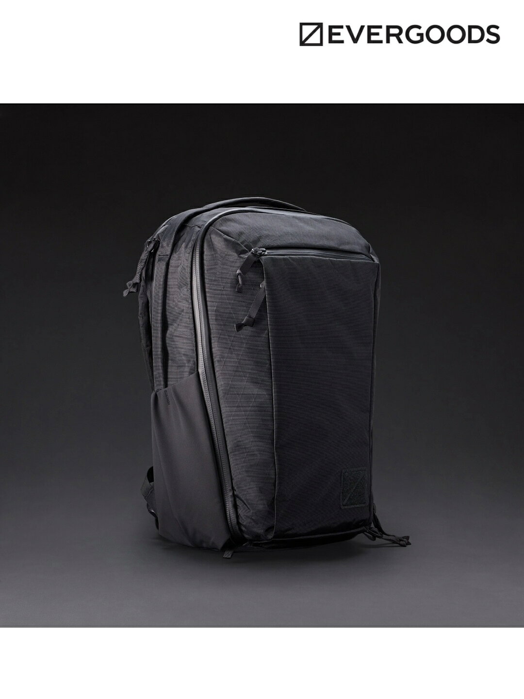 エバーグッズ シビック トラベルバッグ 20L X-PAC ■メーカー説明文引用 特別な素材を使用した、ファンから不動の人気を誇るトラベルバックパック 先進的なパフォーマンス・フォワードのセイルクロス開発技術にインスパイアされたX-Pacは、その耐久性、防水性、そして優れた強度重量比により、キャリーコミュニティーの間で高い人気を誇ります。 2025年のカプセルコレクションとして、多機能なトラベルバッグ2サイズがラインナップされ、シェルにはステルスブラックのX-Pac X42、ライニングには限定カラーのコヨーテブラウンを採用して製作しました。 さらに、PUコーティングを施したYKKジッパーを採用し、悪天候からの保護性能を強化しています。 ・シェル素材：X-PAC X42 X-Pac X42を採用したこのコレクションは、重量を増やすことなく卓越した強度と耐久性を求めるギアのために特別に設計されています。420dの表地、防水性、そして特徴的な 「X」デザインにより、このシェルはあらゆるシーズン、場所、コンディションに対応します。 ・ライニング：Coyote Brown X-Pacコレクション限定のライニング、コヨーテ・ブラウンカラー。PUコーティングが施されたナイロンの裏地は、密かなアクセントであると同時に、ギアの視認性を高めています。 ・PUコーティングジッパー ■FEATURES 〇Key External Features ・伸縮性ウーブン製サイドポケット ・ラゲッジパススルー・スリーブ ・深めのフロントスタッシュポケット ・サイドアクセスのフロントポケット(内部に複数の収納ポケットとキーリーシュ搭載) ・クイックアクセス3Dヨークポケット 〇Key Internal Features ・ パッド入りでサスペンド式のノートPCスリーブは16インチまでのデバイスを保護(MacBook Pro 16インチを収納可能)。 ・タブレット端末や書類などを収納できるサスペンド式ストレッチスリーブ ・メッシュジッパー付きセキュリティポケット 〇Additional Features ・耐摩耗性と伸縮性を向上させるバイアスカットパネル ・自然なカーブを描くために異なるカッティングが施されたショルダーストラップ ・サイドキャリー用の丈夫なアルミ製サイドステー ・上部キャリーハンドルの外側に、小物を一時的にクリップ／固定できるユーティリティ・ループを搭 ・ベルクロループのロゴは別売りのHi-Visパッチでカスタマイズ可能 ■MATERIAL ・シェル：Black X-Pac X42 ・ライニング：Coyote Brown 420d HTナイロン PUコーティング ・ショルダーパッドフォーム：Zote EV50 ・フレームシート：HDPE ・アルミサイドステー：7075グレード ・ジッパー：YKKRC #10 / #8 PUコーティング ■SPECS ・サイズ：27.3W x 19D x 44.4H cm ・重量：1,502g ※画像は使用イメージとなり本製品以外のものは付属しません。 ※メーカー画像を使用しておりますので本商品と多少仕様（ロゴの位置やカラー、柄の位置等）が異なる場合もございます。 ※こちらの商品は実店舗及び、弊社が運営する他ショッピングサイトと在庫を共有して販売しております。ご注文受付後の在庫確認となり、場合によっては在庫切れが発生する可能性もございます。その際は申し訳ございませんがメールでお知らせ致しますのでご了承下さいませ。 ※こちらのページの商品に関する電話でのお問い合わせは「059-349-0585」まで。CIVIC TRAVEL BAG 20L X-PAC #Black Coyote [CTB20 X-pac] シビック トラベルバッグ 20L X-PAC
