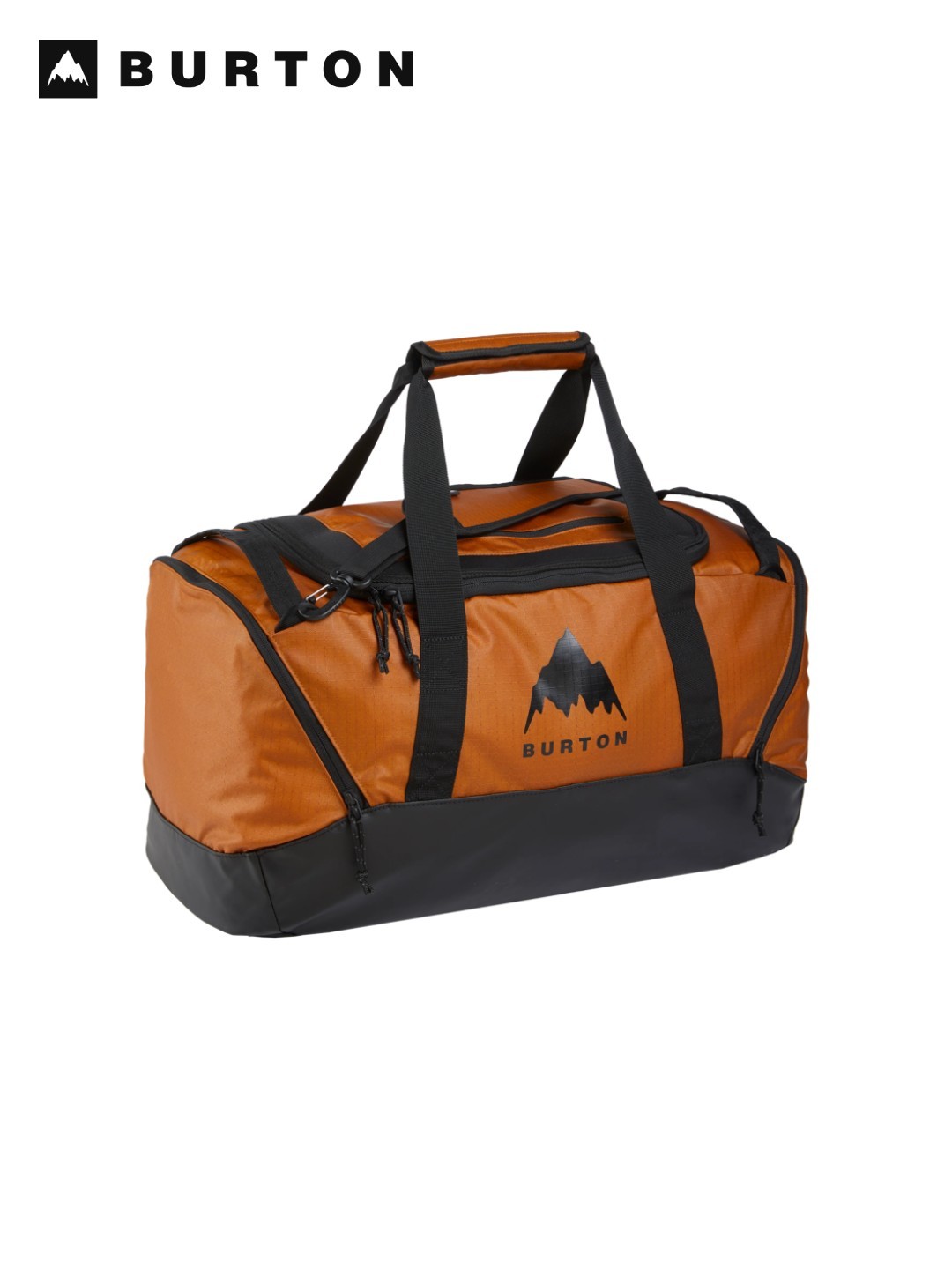 バートン ストックパイル 40L ダッフル ■メーカー説明文引用 適度な容量と耐候性を備え、伸縮性のあるCRAMゾーンを採用しています。 Burton Stockpile ダッフルバッグ（40L）は、ライディングギアや週末旅行に最適なサイズです。内外に配置されたポケットが小物の整理に役立ち、伸縮性のある「CRAMゾーン」のおかげで、荷物を詰め込んでもスムーズにジッパーを閉じることができます。また、PUコーティングとDWR（耐久撥水）加工が施されており、優れた耐候性を備えています。 ■プロダクトフィーチャー ・日常使いに適した耐久性 PFC（過フッ素化合物）不使用のDWR（耐久性撥水）加工とPUコーティングを施した頑丈なリサイクルポリエステル素材が、日々の使用に耐え、悪天候にも対応します。 ・ウィークエンダー・サイズ 40リットルは週末の旅行にちょうどよい容量で、山への日帰り移動にも最適です。 ・ストレッチゾーン 内蔵されたCRAMゾーンにより、荷物を目一杯詰め込んでもジッパーを閉じられるだけの適度な伸縮性を備えています。 ・持ち運びの選択肢 ホールハンドル、ギアループ、取り外し可能なショルダーストラップにより、用途に合わせて持ち運び方を選べます。 ・Bluesign認証済み 製造工程において、Bluesignが定める安全および環境基準に適合した製品です。 ■寸法：21.5in x 11in x 12in（55cm x 28cm x 31cm） ■重量：1.5lbs / 0.68kg ■容量：40L ■素材：Bluesign認証420Dリサイクルナイロンリップストップ / Bluesign認証900Dポリエステル平織り（C0 DWR加工、PUコーティング） （ライナー：Bluesign認証150Dリサイクルポリエステル（C0 DWR加工、PU裏地） ■特長 ・容量を拡張できるストレッチCRAMゾーン ・持ち運びに便利な両端のキャリーハンドル ・メインコンパートメントへのアクセスが容易な大型ジッパー開口部 ・取り外し可能なショルダーストラップ ・外側の取り付け用ループ ・リッド（蓋）部分の内部・外部からアクセス可能なポケット ・外側両端の大型ポケット×2 (9010884315603) ※メーカー画像を使用しておりますので実際の商品と多少仕様（ロゴの位置やカラー、柄の位置等）が異なる場合がございます。 ※こちらの商品は実店舗及び、弊社が運営する他ショッピングサイトと在庫を共有して販売しております。ご注文受付後の在庫確認となり、場合によっては在庫切れが発生する可能性もございます。その際は申し訳ございませんがメールでお知らせ致しますのでご了承下さいませ。 ※こちらのページの商品に関する電話でのお問い合わせは「059-349-0550」まで。Stockpile 40L Duffel #SPICED CHAI [307131] ストックパイル 40L ダッフル