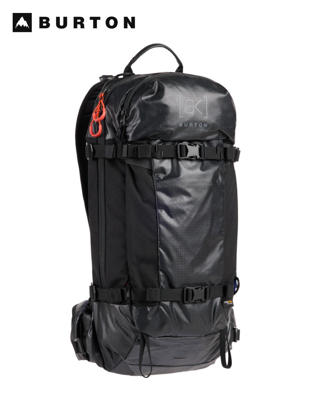 バートン [ak] ディスパッチャー 18L バックパック ■メーカー説明文引用 スノーツール専用収納スペースを備えた、リフトでも邪魔にならないコンパクトなサイズ。 シャベル、プローブ、スキン、ビーコン。そんなときは、このボードをチェック。 Burton [ak] ディスパッチャー 18L バックパックは、短いツアーや気軽な旅、スノーキャットやヘリのトリップを目的にデザインされています。整理整頓されていると、安全ツールやスキンをすぐに取り出せます。全体がクリーンでシンプルなミニマルデザインに仕上げられているため、要るもの要らないものを正確に判別して快適なライディングを楽しむことができます。 ■プロダクトフィーチャー ・効率的なサイズ 冒険いっぱいのライディングや、ちょっとしたツアーに必要なものを詰め込むのにちょうど良い容量の18リットルサイズ。 ・ライディング向けにデザイン 成形されたストラップと雪が付かないバックパネルが、自然なライディングや動きを叶えるフィット感を実現します。 ・必要な機能だけ、余計なものなし 水分補給システム対応、スノーツール収納スペース、フリースライナーのゴーグルポケット、ラジオ用ショルダーストラップなど、本当に必要な機能だけを搭載しました。 ・Bluesign認定 Bluesignが認定した安全・環境基準を満たした製造工程で作られています。 ■寸法：20in x 11in x 5in（50cm x 27cm x 13cm） ■重量：2.2lbs / 1.0kg ■容量：18L ■素材：C0撥水加工とPUコーティングを施したbluesign認証210D Corduraナイロンリップストップ素材 / C0撥水加工と裏地にPU加工を施したbluesign認証500D Corduraナイロン （ライナー：C0撥水加工と裏地にPU加工を施したbluesign認証210Dポリエステルリップストップ素材） ■保証：ライフタイムワランティ対象 ■特性と機能 ・ホイッスル内蔵の調節可能な胸部ストラップ ・Aフレーム型スプリットボードキャリー ・アクセサリーポケットが付いた人間工学的ウエストベルト ・サイドの圧縮ストラップ ・フリースライナーのゴーグル&アクセサリーポケット ・給水スリーブ ・内側のキークリップ付きジップメッシュポケット ・縦型ボードキャリー ・バックパネルからもアクセスできるメインコンパートメント ・サイドジップからもアクセスできるメインコンパートメント ・ストレッチアクセサリーホルダーが付いた人間工学的ショルダーストラップ ・エアフローゾーンが付いた雪が付かない成型バックパネル ・素早くアクセスできるスノーツール専用ポケット ・グローブを着けたままでも扱いやすいジッププルとバックル ・収納式のポールおよびピッケルループ ・トップでもフロントでもヘルメットキャリーが可能な収納式のヘルメットスリング (9010510712349) ※メーカー画像を使用しておりますので本商品と多少仕様（ロゴの位置やカラー、柄の位置等）が異なる場合もございます。 ※こちらの商品は実店舗及び、弊社が運営する他ショッピングサイトと在庫を共有して販売しております。ご注文受付後の在庫確認となり、場合によっては在庫切れが発生する可能性もございます。その際は申し訳ございませんがメールでお知らせ致しますのでご了承下さいませ。 ※こちらのページの商品に関する電話でのお問い合わせは「059-349-0550」まで。[ak] Dispatcher 18L Pack #True Black [227961] [ak] ディスパッチャー 18L バックパック