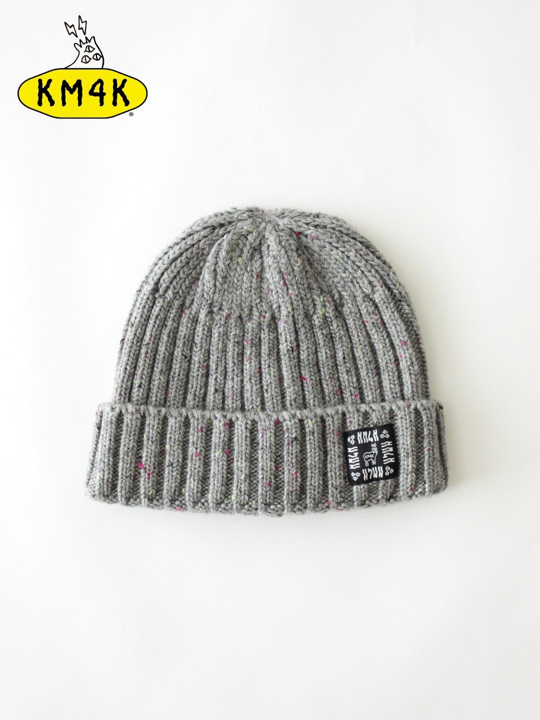 カモシカ ハイカービーニー ■メーカー説明文引用 ■SIZE：FREE ■Acrylic：55％、NYLON：25％ COTTON：10％ Wool：10％ ※画像は実物のお色と色合いの出方や濃度、柄の位置等が異なる場合がございますのでご理解をお願い致します。 ※こちらの商品は実店舗及び、弊社が運営する他ショッピングサイトと在庫を共有して販売しております。ご注文受付後の在庫確認となり、場合によっては在庫切れが発生する可能性もございます。その際は申し訳ございませんがメールでお知らせ致しますのでご了承下さいませ。 ※こちらのページの商品に関する電話でのお問い合わせは「059-349-0550」まで。26/27モデル KM4K HIKER BEANIE #GRAY MIX