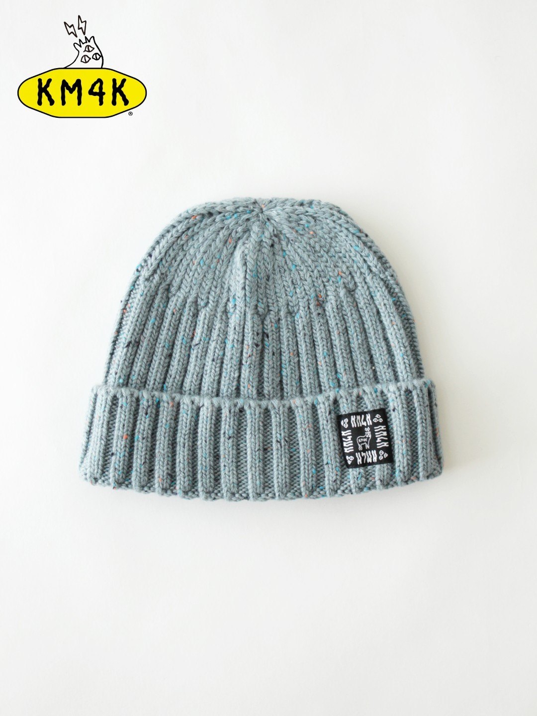 カモシカ ハイカービーニー ■メーカー説明文引用 ■SIZE：FREE ■Acrylic：55％、NYLON：25％ COTTON：10％ Wool：10％ ※画像は実物のお色と色合いの出方や濃度、柄の位置等が異なる場合がございますのでご理解をお願い致します。 ※こちらの商品は実店舗及び、弊社が運営する他ショッピングサイトと在庫を共有して販売しております。ご注文受付後の在庫確認となり、場合によっては在庫切れが発生する可能性もございます。その際は申し訳ございませんがメールでお知らせ致しますのでご了承下さいませ。 ※こちらのページの商品に関する電話でのお問い合わせは「059-349-0550」まで。26/27モデル KM4K HIKER BEANIE #BLUE MIX