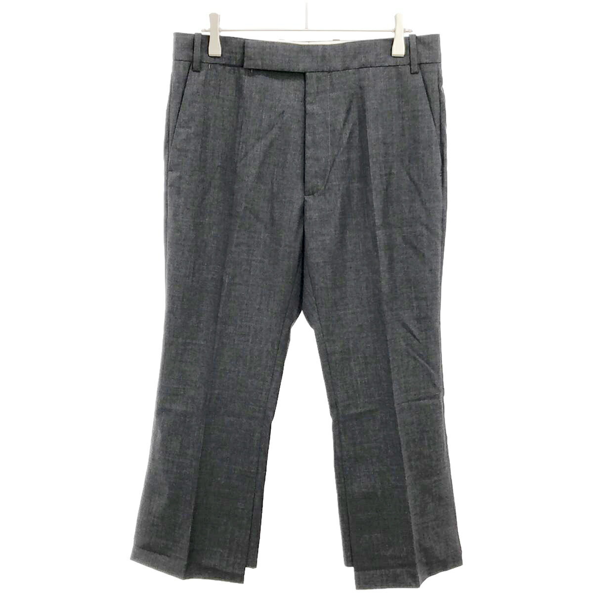 商品管理ID：ITZOLLF5PAL0 NAMACHEKO ナマチェコ 19SS Super 120's クロップドトラウザーズパンツ コンディションについて コンディションランクの基準は、当社が設けた基準となります。 感じ方には個人差がありますので、参考程度にお考え下さい。 また、状態の全てを記載しきれない場合があります。 特にC・Dランクの商品は、詳細に記載しきれない毛玉や汚れ、小穴等の微細なダメージがある場合がございます。 新品・中古品に関わらず、一部の付属品がない場合がございます。 ガーメント等の例外を除いて、画像に写っているものが全てとなります。 気になる点がございましたら、ご注文前に質問欄よりお問い合わせください。 状態について詳細 全体的にやや毛羽立ち・使用感、スレキに黄ばみがございます。 備考 商品詳細 商品管理ID ITZOLLF5PAL0 ブランド NAMACHEKO ナマチェコ アイテム名 19SS Super 120's クロップドトラウザーズパンツ サイズ表記 XS 実寸 ウエスト：78cm もも幅：29cm ひざ幅：22.54cm 裾幅：21.5cm 股上：25.5cm 股下：(最長部)56cm ※体型によっては画像のイメージと異なる場合がございます。お手持ちの洋服と記載の各実寸を比較してサイズ感をご確認ください。 色 グレー 素材 ウール100％ 取扱い店舗 お問い合わせ 商品についてのご質問はフォームよりお気軽にどうぞ。 ※お電話でのお問い合わせは承っておりません。 恐れ入りますが、フォームよりご連絡ください。 &nbsp;&nbsp;✉&nbsp;&nbsp;お問い合わせフォームはこちら&nbsp;&nbsp; ご注文に関する注意事項 ※掲載商品は実店舗等で同時販売しており、欠品になる場合がございます。 恐れ入りますがその際はキャンセルとなりますことを予めご了承ください。 ※コンディションランクについては保存袋や箱、その他付属品の状態は対象外です。 ※掲載写真はお使いのモニターや環境設定等により若干色合いが異なって見える場合がございます。予めご了承ください。 ※新品・中古品に関わらず一部付属品がない場合がございます。掲載画像をご確認の上、ご不明点は事前にお問い合わせください。 返品について ※原則、お客様都合での返品は承りできません。ご不安な点は事前に問い合わせフォームよりお問い合わせください。 （商品の不良等、弊社過失の場合はお受け取りより7日以内にご連絡いただければ返品受付いたします。詳しくはこちらをご覧くださいませ。）NAMACHEKO ナマチェコ 19SS Super 120's クロップドトラウザーズパンツ グレー XS 「NAMACHEKO ナマチェコ」一覧はこちら