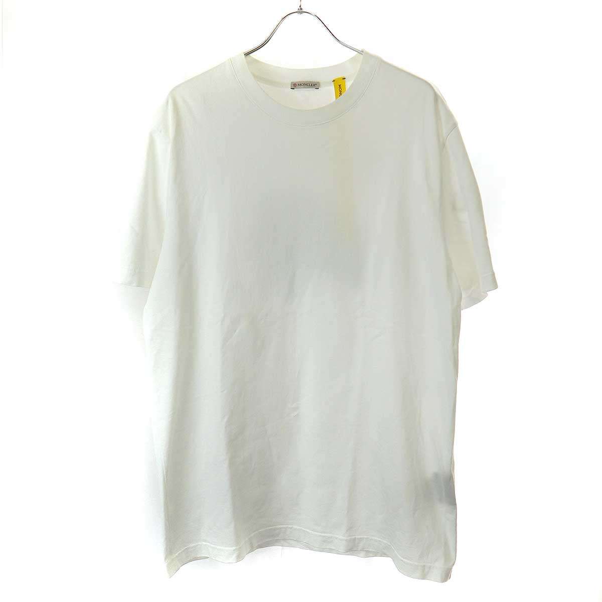 商品管理ID：ITGI63GEYA09 MONCLER GENIUS モンクレールジーニアス 25SS Mercedes-Benz by Nigo プリントTシャツ K14018C00004 コンディションについて コンディションランクの基準は、当社が設けた基準となります。 感じ方には個人差がありますので、参考程度にお考え下さい。 また、状態の全てを記載しきれない場合があります。 特にC・Dランクの商品は、詳細に記載しきれない毛玉や汚れ、小穴等の微細なダメージがある場合がございます。 新品・中古品に関わらず、一部の付属品がない場合がございます。 ガーメント等の例外を除いて、画像に写っているものが全てとなります。 気になる点がございましたら、ご注文前に質問欄よりお問い合わせください。 状態について詳細 備考 RFIDタグ反応しずらくなっています。K14018C00004 商品詳細 商品管理ID ITGI63GEYA09 ブランド MONCLER GENIUS モンクレールジーニアス アイテム名 25SS Mercedes-Benz by Nigo プリントTシャツ サイズ表記 L 実寸 肩幅：49cm 身幅：57cm 着丈：74.5cm ※体型によっては画像のイメージと異なる場合がございます。お手持ちの洋服と記載の各実寸を比較してサイズ感をご確認ください。 色 ホワイト 素材 本体：コットン100％ 衿リブ部分：コットン100％ 取扱い店舗 ご注文に関する注意事項 ※掲載商品は実店舗等で同時販売しており、欠品になる場合がございます。 恐れ入りますがその際はキャンセルとなりますことを予めご了承ください。 ※コンディションランクについては保存袋や箱、その他付属品の状態は対象外です。 ※掲載写真はお使いのモニターや環境設定等により若干色合いが異なって見える場合がございます。予めご了承ください。 ※新品・中古品に関わらず一部付属品がない場合がございます。掲載画像をご確認の上、ご不明点は事前にお問い合わせください。 返品について ※原則、お客様都合での返品は承りできません。ご不安な点は事前に問い合わせフォームよりお問い合わせください。 （商品の不良等、弊社過失の場合はお受け取りより7日以内にご連絡いただければ返品受付いたします。詳しくはこちらをご覧くださいませ。）MONCLER GENIUS モンクレールジーニアス 25SS Mercedes-Benz by Nigo プリントTシャツ K14018C00004 ホワイト L 「MONCLER GENIUS モンクレールジーニアス」一覧はこちら