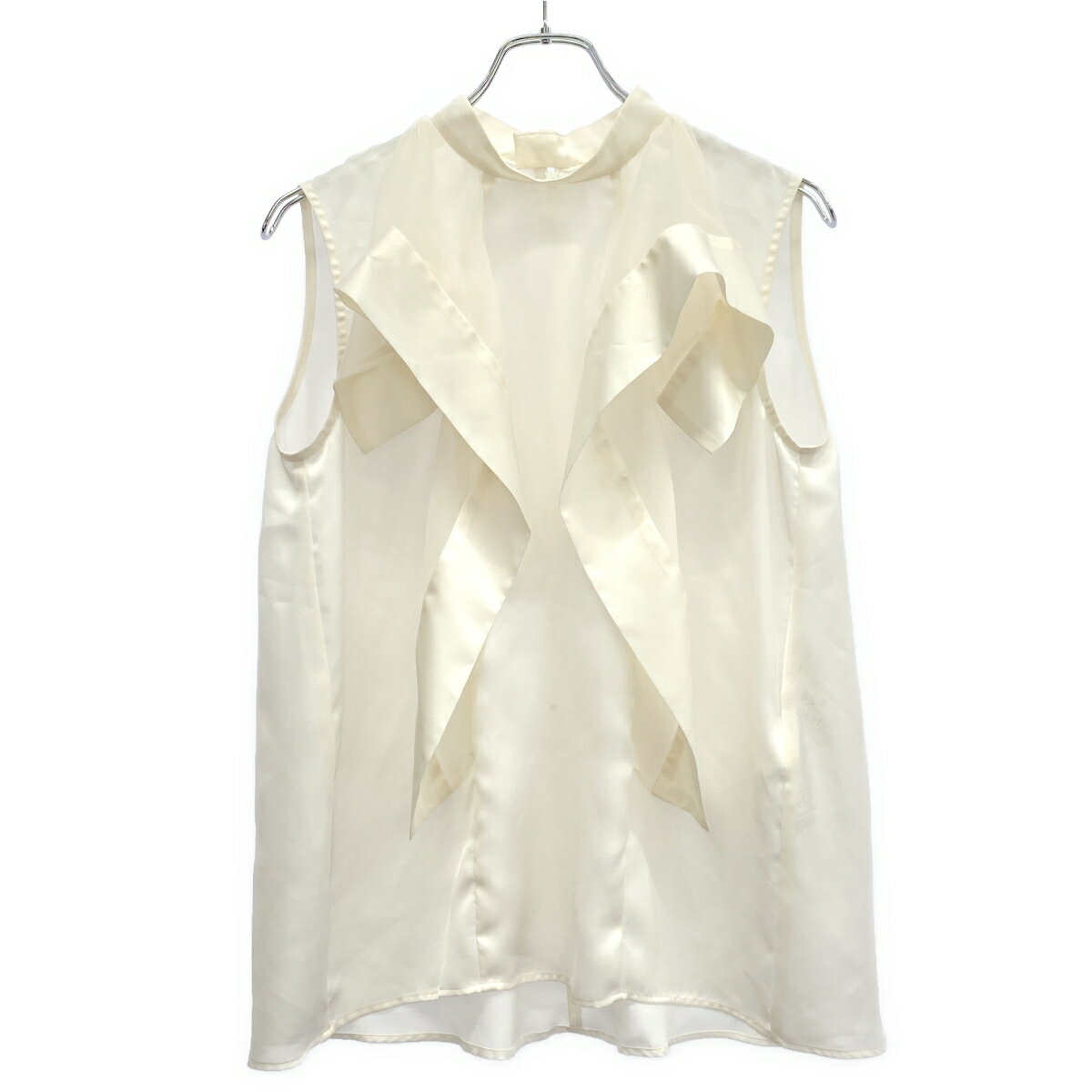 商品管理ID：ITH47WED41BK sacai サカイ 25SS Satin Chiffon Pullover サテンシフォンプルオーバー 25-07924 コンディションについて コンディションランクの基準は、当社が設けた基準となります。 感じ方には個人差がありますので、参考程度にお考え下さい。 また、状態の全てを記載しきれない場合があります。 特にC・Dランクの商品は、詳細に記載しきれない毛玉や汚れ、小穴等の微細なダメージがある場合がございます。 新品・中古品に関わらず、一部の付属品がない場合がございます。 ガーメント等の例外を除いて、画像に写っているものが全てとなります。 気になる点がございましたら、ご注文前に質問欄よりお問い合わせください。 状態について詳細 前面に一部薄汚れがございます。 備考 25-07924 商品詳細 商品管理ID ITH47WED41BK ブランド sacai サカイ アイテム名 25SS Satin Chiffon Pullover サテンシフォンプルオーバー サイズ表記 2 実寸 肩幅：37cm 身幅：49cm 着丈：65cm ※体型によっては画像のイメージと異なる場合がございます。お手持ちの洋服と記載の各実寸を比較してサイズ感をご確認ください。 色 ホワイト 素材 ポリエステル100％ 取扱い店舗 お問い合わせ 商品についてのご質問はフォームよりお気軽にどうぞ。 ※お電話でのお問い合わせは承っておりません。 恐れ入りますが、フォームよりご連絡ください。 &nbsp;&nbsp;✉&nbsp;&nbsp;お問い合わせフォームはこちら&nbsp;&nbsp; ご注文に関する注意事項 ※掲載商品は実店舗等で同時販売しており、欠品になる場合がございます。 恐れ入りますがその際はキャンセルとなりますことを予めご了承ください。 ※コンディションランクについては保存袋や箱、その他付属品の状態は対象外です。 ※掲載写真はお使いのモニターや環境設定等により若干色合いが異なって見える場合がございます。予めご了承ください。 ※新品・中古品に関わらず一部付属品がない場合がございます。掲載画像をご確認の上、ご不明点は事前にお問い合わせください。 返品について ※原則、お客様都合での返品は承りできません。ご不安な点は事前に問い合わせフォームよりお問い合わせください。 （商品の不良等、弊社過失の場合はお受け取りより7日以内にご連絡いただければ返品受付いたします。詳しくはこちらをご覧くださいませ。）sacai サカイ 25SS Satin Chiffon Pullover サテンシフォンプルオーバー 25-07924 ホワイト 2 「sacai サカイ」一覧はこちら