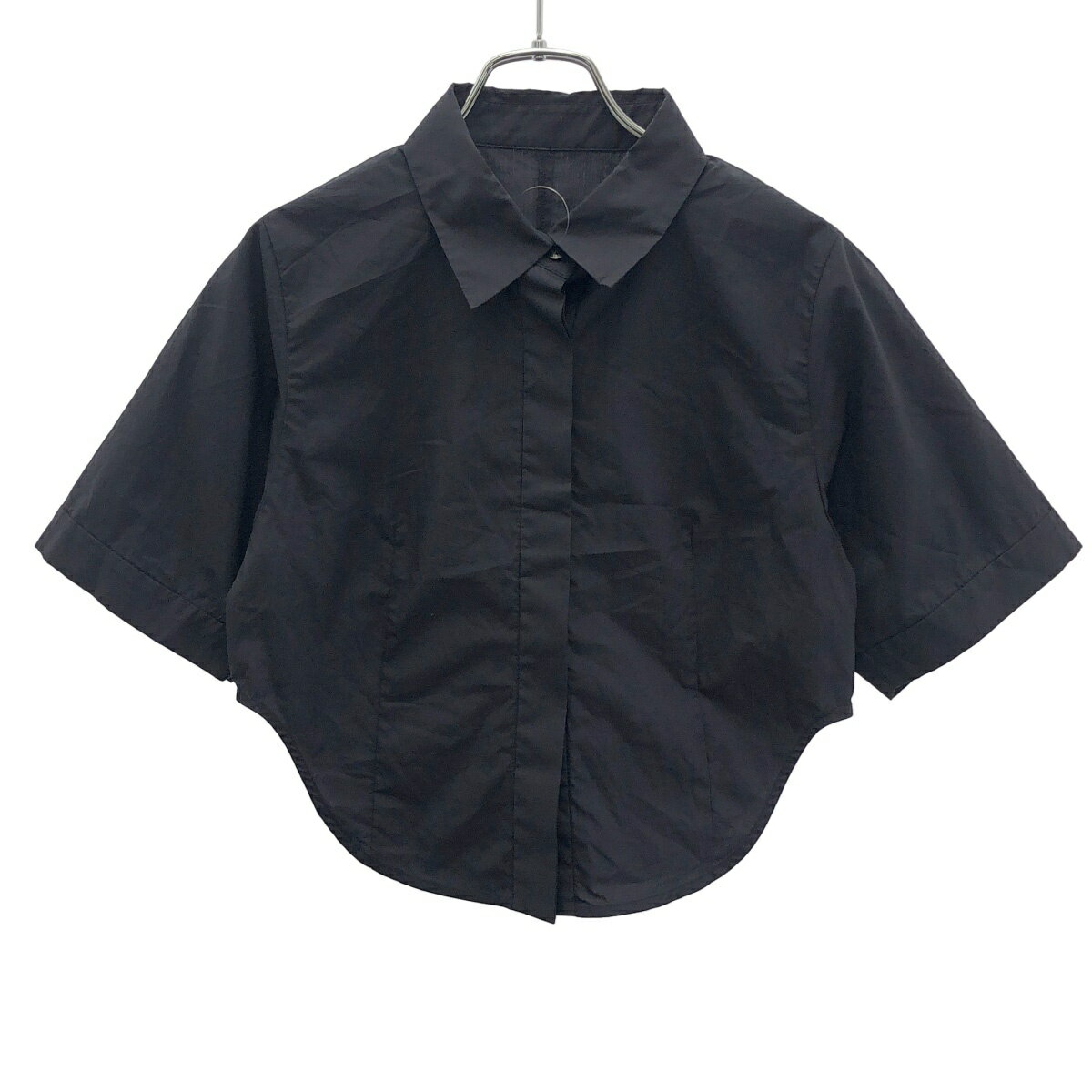 商品管理ID：ITMWFF9Q5SU2 RIM.ARK リムアーク ラウンドヘムショートシャツ 4601AS30-0471 コンディションについて コンディションランクの基準は、当社が設けた基準となります。 感じ方には個人差がありますので、参考程度にお考え下さい。 また、状態の全てを記載しきれない場合があります。 特にC・Dランクの商品は、詳細に記載しきれない毛玉や汚れ、小穴等の微細なダメージがある場合がございます。 新品・中古品に関わらず、一部の付属品がない場合がございます。 ガーメント等の例外を除いて、画像に写っているものが全てとなります。 気になる点がございましたら、ご注文前に質問欄よりお問い合わせください。 状態について詳細 襟内側や表面所々に薄汚れ、全体的にやや色褪せがございます。 備考 4601AS30-0471 商品詳細 商品管理ID ITMWFF9Q5SU2 ブランド RIM.ARK リムアーク アイテム名 ラウンドヘムショートシャツ サイズ表記 F 実寸 肩幅：36.5cm 身幅：45cm 着丈：46cm ※体型によっては画像のイメージと異なる場合がございます。お手持ちの洋服と記載の各実寸を比較してサイズ感をご確認ください。 色 ネイビー 素材 コットン100％ 取扱い店舗 お問い合わせ 商品についてのご質問はフォームよりお気軽にどうぞ。 ※お電話でのお問い合わせは承っておりません。 恐れ入りますが、フォームよりご連絡ください。 &nbsp;&nbsp;✉&nbsp;&nbsp;お問い合わせフォームはこちら&nbsp;&nbsp; ご注文に関する注意事項 ※掲載商品は実店舗等で同時販売しており、欠品になる場合がございます。 恐れ入りますがその際はキャンセルとなりますことを予めご了承ください。 ※コンディションランクについては保存袋や箱、その他付属品の状態は対象外です。 ※掲載写真はお使いのモニターや環境設定等により若干色合いが異なって見える場合がございます。予めご了承ください。 ※新品・中古品に関わらず一部付属品がない場合がございます。掲載画像をご確認の上、ご不明点は事前にお問い合わせください。 返品について ※原則、お客様都合での返品は承りできません。ご不安な点は事前に問い合わせフォームよりお問い合わせください。 （商品の不良等、弊社過失の場合はお受け取りより7日以内にご連絡いただければ返品受付いたします。詳しくはこちらをご覧くださいませ。）RIM.ARK リムアーク ラウンドヘムショートシャツ 4601AS30-0471 ネイビー F 「RIM.ARK リムアーク」一覧はこちら