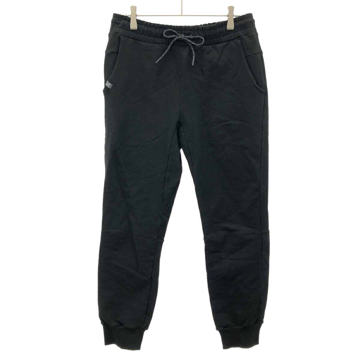 商品管理ID：ITNOVZR8FBQW my day マイデイ Stretch Warm Sweatpants スウェットパンツ コンディションについて コンディションランクの基準は、当社が設けた基準となります。 感じ方には個人差がありますので、参考程度にお考え下さい。 また、状態の全てを記載しきれない場合があります。 特にC・Dランクの商品は、詳細に記載しきれない毛玉や汚れ、小穴等の微細なダメージがある場合がございます。 新品・中古品に関わらず、一部の付属品がない場合がございます。 ガーメント等の例外を除いて、画像に写っているものが全てとなります。 気になる点がございましたら、ご注文前に質問欄よりお問い合わせください。 状態について詳細 全体的にやや使用感、ウエスト紐にアタリがございます。 備考 商品詳細 商品管理ID ITNOVZR8FBQW ブランド my day マイデイ アイテム名 Stretch Warm Sweatpants スウェットパンツ サイズ表記 M 実寸 ウエスト：80cm もも幅：26cm ひざ幅：19cm 裾幅：12cm 股上：26cm 股下：67.5cm ※体型によっては画像のイメージと異なる場合がございます。お手持ちの洋服と記載の各実寸を比較してサイズ感をご確認ください。 色 ブラック 素材 綿95％、ポリエステル5％ 取扱い店舗 お問い合わせ 商品についてのご質問はフォームよりお気軽にどうぞ。 ※お電話でのお問い合わせは承っておりません。 恐れ入りますが、フォームよりご連絡ください。 &nbsp;&nbsp;✉&nbsp;&nbsp;お問い合わせフォームはこちら&nbsp;&nbsp; ご注文に関する注意事項 ※掲載商品は実店舗等で同時販売しており、欠品になる場合がございます。 恐れ入りますがその際はキャンセルとなりますことを予めご了承ください。 ※コンディションランクについては保存袋や箱、その他付属品の状態は対象外です。 ※掲載写真はお使いのモニターや環境設定等により若干色合いが異なって見える場合がございます。予めご了承ください。 ※新品・中古品に関わらず一部付属品がない場合がございます。掲載画像をご確認の上、ご不明点は事前にお問い合わせください。 返品について ※原則、お客様都合での返品は承りできません。ご不安な点は事前に問い合わせフォームよりお問い合わせください。 （商品の不良等、弊社過失の場合はお受け取りより7日以内にご連絡いただければ返品受付いたします。詳しくはこちらをご覧くださいませ。）my day マイデイ Stretch Warm Sweatpants スウェットパンツ ブラック M 「my day マイデイ」一覧はこちら