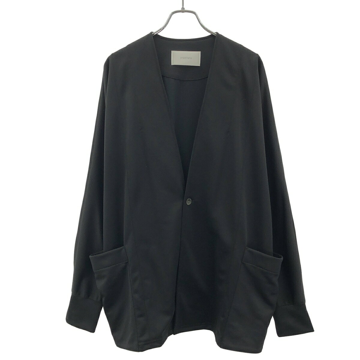 商品管理ID：ITE47H55DGE7 prasthana プラスターナ Tech Jersey Dolman Sleeve Cardigan テックジャージードルマンスリーブカーディガン P-1602005 コンディションについて コンディションランクの基準は、当社が設けた基準となります。 感じ方には個人差がありますので、参考程度にお考え下さい。 また、状態の全てを記載しきれない場合があります。 特にC・Dランクの商品は、詳細に記載しきれない毛玉や汚れ、小穴等の微細なダメージがある場合がございます。 新品・中古品に関わらず、一部の付属品がない場合がございます。 ガーメント等の例外を除いて、画像に写っているものが全てとなります。 気になる点がございましたら、ご注文前に質問欄よりお問い合わせください。 状態について詳細 特筆すべきダメージはございませんが、やや使用感がございます。 備考 P-1602005 商品詳細 商品管理ID ITE47H55DGE7 ブランド prasthana プラスターナ アイテム名 Tech Jersey Dolman Sleeve Cardigan テックジャージードルマンスリーブカーディガン サイズ表記 1 実寸 肩幅：--cm 身幅：約74cm 着丈：787.5cm 裄丈：96cm 袖丈：--cm ※体型によっては画像のイメージと異なる場合がございます。お手持ちの洋服と記載の各実寸を比較してサイズ感をご確認ください。 色 ブラック 素材 ポリエステル100％ 取扱い店舗 ご注文に関する注意事項 ※掲載商品は実店舗等で同時販売しており、欠品になる場合がございます。 恐れ入りますがその際はキャンセルとなりますことを予めご了承ください。 ※コンディションランクについては保存袋や箱、その他付属品の状態は対象外です。 ※掲載写真はお使いのモニターや環境設定等により若干色合いが異なって見える場合がございます。予めご了承ください。 ※新品・中古品に関わらず一部付属品がない場合がございます。掲載画像をご確認の上、ご不明点は事前にお問い合わせください。 返品について ※原則、お客様都合での返品は承りできません。ご不安な点は事前に問い合わせフォームよりお問い合わせください。 （商品の不良等、弊社過失の場合はお受け取りより7日以内にご連絡いただければ返品受付いたします。詳しくはこちらをご覧くださいませ。）prasthana プラスターナ Tech Jersey Dolman Sleeve Cardigan テックジャージードルマンスリーブカーディガン P-1602005 ブラック 1 「prasthana プラスターナ」一覧はこちら
