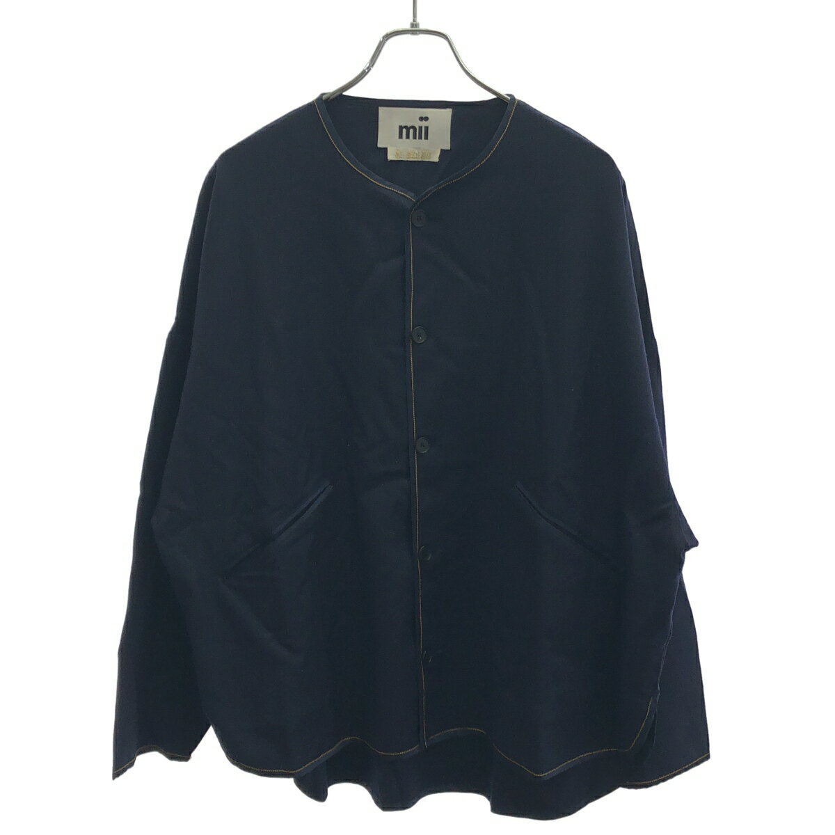 商品管理ID：ITMZ8W5AEHOG mii collection ミーコレクション ウールフランネルノーカラーシャツ&ウールフランネルパンツ セットアップ コンディションについて コンディションランクの基準は、当社が設けた基準となります。 感じ方には個人差がありますので、参考程度にお考え下さい。 また、状態の全てを記載しきれない場合があります。 特にC・Dランクの商品は、詳細に記載しきれない毛玉や汚れ、小穴等の微細なダメージがある場合がございます。 新品・中古品に関わらず、一部の付属品がない場合がございます。 ガーメント等の例外を除いて、画像に写っているものが全てとなります。 気になる点がございましたら、ご注文前に質問欄よりお問い合わせください。 状態について詳細 やや着用感がございます。 備考 商品詳細 商品管理ID ITMZ8W5AEHOG ブランド mii collection ミーコレクション アイテム名 ウールフランネルノーカラーシャツ&ウールフランネルパンツ セットアップ サイズ表記 M/S 実寸 肩幅：74.5cm 身幅：67.5cm 着丈：74.5cm 裄丈：84cm 袖丈：47cm ウエスト：84cm もも幅：35cm ひざ幅：29cm 裾幅：26cm 股上：30.5cm 股下：72cm ※体型によっては画像のイメージと異なる場合がございます。お手持ちの洋服と記載の各実寸を比較してサイズ感をご確認ください。 色 ネイビー 素材 本体：毛100％、部分：絹100％、【ボトムス】毛100％ 取扱い店舗 ご注文に関する注意事項 ※掲載商品は実店舗等で同時販売しており、欠品になる場合がございます。 恐れ入りますがその際はキャンセルとなりますことを予めご了承ください。 ※コンディションランクについては保存袋や箱、その他付属品の状態は対象外です。 ※掲載写真はお使いのモニターや環境設定等により若干色合いが異なって見える場合がございます。予めご了承ください。 ※新品・中古品に関わらず一部付属品がない場合がございます。掲載画像をご確認の上、ご不明点は事前にお問い合わせください。 返品について ※原則、お客様都合での返品は承りできません。ご不安な点は事前に問い合わせフォームよりお問い合わせください。 （商品の不良等、弊社過失の場合はお受け取りより7日以内にご連絡いただければ返品受付いたします。詳しくはこちらをご覧くださいませ。）mii collection ミーコレクション ウールフランネルノーカラーシャツ&ウールフランネルパンツ セットアップ ネイビー M/S 「mii collection ミーコレクション」一覧はこちら