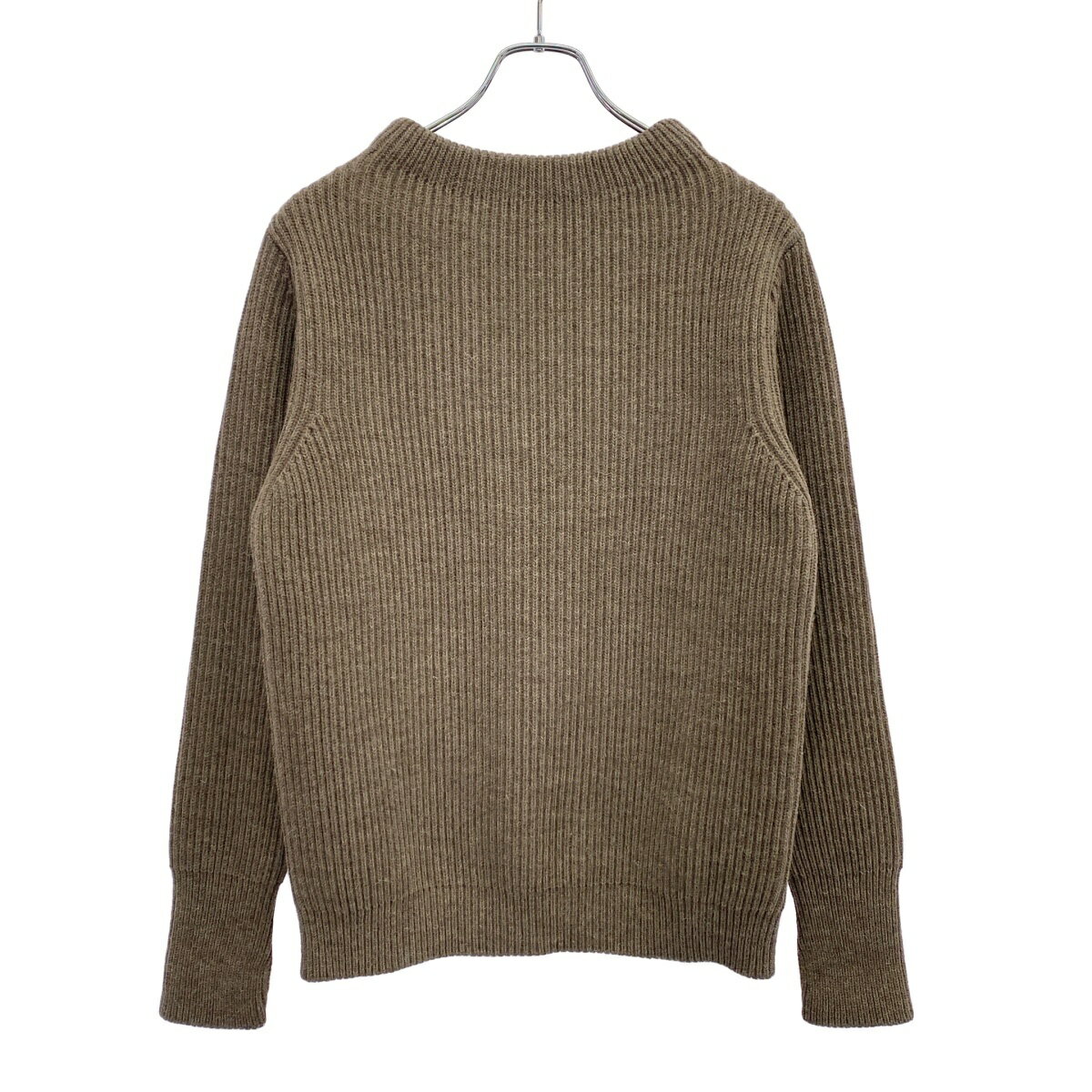 商品管理ID：IT5BVLHO5776 ANDERSEN-ANDERSEN アンデルセンアンデルセン モックネック ウールローゲージニットセーター コンディションについて コンディションランクの基準は、当社が設けた基準となります。 感じ方には個人差がありますので、参考程度にお考え下さい。 また、状態の全てを記載しきれない場合があります。 特にC・Dランクの商品は、詳細に記載しきれない毛玉や汚れ、小穴等の微細なダメージがある場合がございます。 新品・中古品に関わらず、一部の付属品がない場合がございます。 ガーメント等の例外を除いて、画像に写っているものが全てとなります。 気になる点がございましたら、ご注文前に質問欄よりお問い合わせください。 状態について詳細 備考 商品詳細 商品管理ID IT5BVLHO5776 ブランド ANDERSEN-ANDERSEN アンデルセンアンデルセン アイテム名 モックネック ウールローゲージニットセーター サイズ表記 S 実寸 肩幅：41.5cm 身幅：50cm 着丈：61.5cm 裄丈：88cm 袖丈：67cm ※体型によっては画像のイメージと異なる場合がございます。お手持ちの洋服と記載の各実寸を比較してサイズ感をご確認ください。 色 ブラウン系 素材 毛100％ 取扱い店舗 ご注文に関する注意事項 ※掲載商品は実店舗等で同時販売しており、欠品になる場合がございます。 恐れ入りますがその際はキャンセルとなりますことを予めご了承ください。 ※コンディションランクについては保存袋や箱、その他付属品の状態は対象外です。 ※掲載写真はお使いのモニターや環境設定等により若干色合いが異なって見える場合がございます。予めご了承ください。 ※新品・中古品に関わらず一部付属品がない場合がございます。掲載画像をご確認の上、ご不明点は事前にお問い合わせください。 返品について ※原則、お客様都合での返品は承りできません。ご不安な点は事前に問い合わせフォームよりお問い合わせください。 （商品の不良等、弊社過失の場合はお受け取りより7日以内にご連絡いただければ返品受付いたします。詳しくはこちらをご覧くださいませ。）ANDERSEN-ANDERSEN アンデルセンアンデルセン モックネック ウールローゲージニットセーター ブラウン系 S 「ANDERSEN-ANDERSEN アンデルセンアンデルセン」一覧はこちら