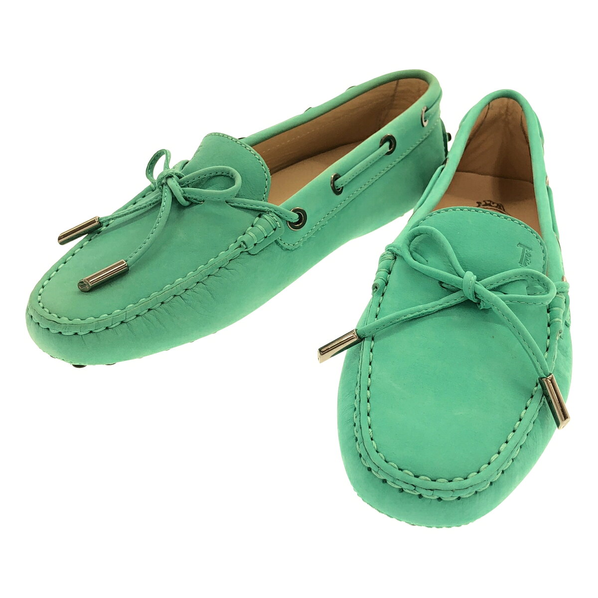 商品管理ID：ITOTGJSWX200 TOD’S トッズ ドライビングシューズ コンディションについて コンディションランクの基準は、当社が設けた基準となります。 感じ方には個人差がありますので、参考程度にお考え下さい。 また、状態の全てを記載しきれない場合があります。 特にC・Dランクの商品は、詳細に記載しきれない毛玉や汚れ、小穴等の微細なダメージがある場合がございます。 新品・中古品に関わらず、一部の付属品がない場合がございます。 ガーメント等の例外を除いて、画像に写っているものが全てとなります。 気になる点がございましたら、ご注文前に質問欄よりお問い合わせください。 状態について詳細 サイドに軽度の褪せが見られますが比較的状態は良好です。 備考 保存袋付き イタリア製 商品詳細 商品管理ID ITOTGJSWX200 ブランド TOD’S トッズ アイテム名 ドライビングシューズ サイズ表記 35 1/2 実寸 アウトソール全長：23.5cm ワイズ（ソール全幅）：8cm 色 グリーン系 素材 取扱い店舗 お問い合わせ 商品についてのご質問はフォームよりお気軽にどうぞ。 ※お電話でのお問い合わせは承っておりません。 恐れ入りますが、フォームよりご連絡ください。 &nbsp;&nbsp;✉&nbsp;&nbsp;お問い合わせフォームはこちら&nbsp;&nbsp; ご注文に関する注意事項 ※掲載商品は実店舗等で同時販売しており、欠品になる場合がございます。 恐れ入りますがその際はキャンセルとなりますことを予めご了承ください。 ※コンディションランクについては保存袋や箱、その他付属品の状態は対象外です。 ※掲載写真はお使いのモニターや環境設定等により若干色合いが異なって見える場合がございます。予めご了承ください。 ※新品・中古品に関わらず一部付属品がない場合がございます。掲載画像をご確認の上、ご不明点は事前にお問い合わせください。 返品について ※原則、お客様都合での返品は承りできません。ご不安な点は事前に問い合わせフォームよりお問い合わせください。 （商品の不良等、弊社過失の場合はお受け取りより7日以内にご連絡いただければ返品受付いたします。詳しくはこちらをご覧くださいませ。）TOD’S トッズ ドライビングシューズ グリーン系 35 1/2 「TOD’S トッズ」一覧はこちら