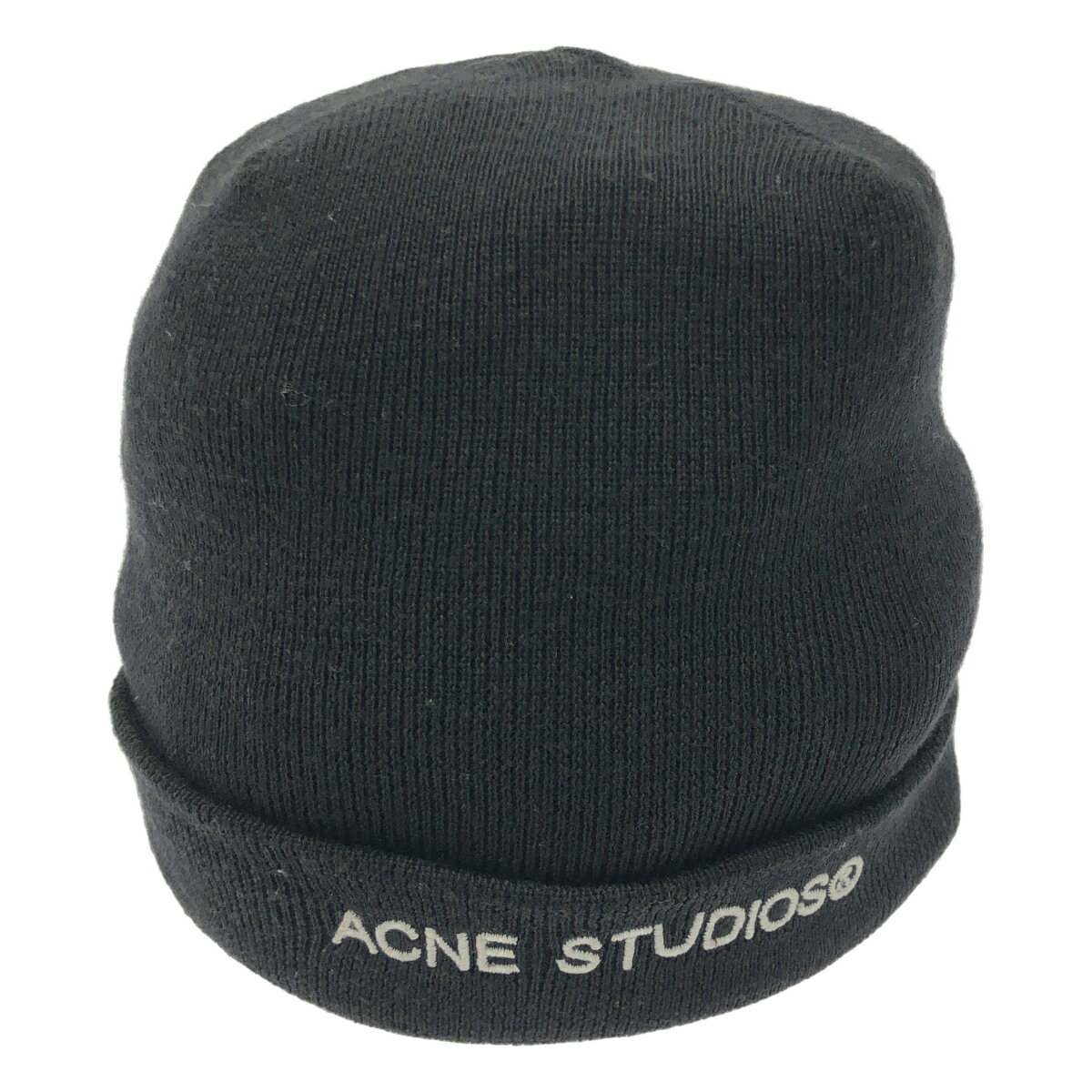 商品管理ID：ITA9EJ5X5P4W Acne Studios アクネストゥディオズ ロゴエンブロイダリーニットキャップ ビーニー FN-UX-HATS000252 コンディションについて コンディションランクの基準は、当社が設けた基準となります。 感じ方には個人差がありますので、参考程度にお考え下さい。 また、状態の全てを記載しきれない場合があります。 特にC・Dランクの商品は、詳細に記載しきれない毛玉や汚れ、小穴等の微細なダメージがある場合がございます。 新品・中古品に関わらず、一部の付属品がない場合がございます。 ガーメント等の例外を除いて、画像に写っているものが全てとなります。 気になる点がございましたら、ご注文前に質問欄よりお問い合わせください。 状態について詳細 特筆すべき汚れやダメージはございませんが、やや使用感がございます。 備考 FN-UX-HATS000252 イタリア製 商品詳細 商品管理ID ITA9EJ5X5P4W ブランド Acne Studios アクネストゥディオズ アイテム名 ロゴエンブロイダリーニットキャップ ビーニー サイズ表記 サイズ実寸 W：25cm、H：22.5cm ※体型によっては画像のイメージと異なる場合がございます。お手持ちの洋服と記載の各実寸を比較してサイズ感をご確認ください。 色 ブラック 素材 羊毛70％、アクリル30％ 取扱い店舗 お問い合わせ 商品についてのご質問はフォームよりお気軽にどうぞ。 ※お電話でのお問い合わせは承っておりません。 恐れ入りますが、フォームよりご連絡ください。 &nbsp;&nbsp;✉&nbsp;&nbsp;お問い合わせフォームはこちら&nbsp;&nbsp; ご注文に関する注意事項 ※掲載商品は実店舗等で同時販売しており、欠品になる場合がございます。 恐れ入りますがその際はキャンセルとなりますことを予めご了承ください。 ※コンディションランクについては保存袋や箱、その他付属品の状態は対象外です。 ※掲載写真はお使いのモニターや環境設定等により若干色合いが異なって見える場合がございます。予めご了承ください。 ※新品・中古品に関わらず一部付属品がない場合がございます。掲載画像をご確認の上、ご不明点は事前にお問い合わせください。 返品について ※原則、お客様都合での返品は承りできません。ご不安な点は事前に問い合わせフォームよりお問い合わせください。 （商品の不良等、弊社過失の場合はお受け取りより7日以内にご連絡いただければ返品受付いたします。詳しくはこちらをご覧くださいませ。）Acne Studios アクネストゥディオズ ロゴエンブロイダリーニットキャップ ビーニー FN-UX-HATS000252 ブラック 「Acne Studios アクネストゥディオズ」一覧はこちら