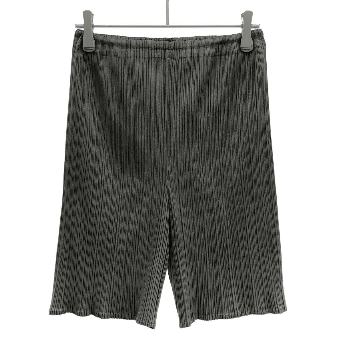 樂天商城 - PLEATS PLEASE ISSEY MIYAKE プリーツプリーズ イッセイミヤケ プリーツショートパンツ PP04-JF610 チャコールグレー 3 【中古】 ITZLUG4HFFVK