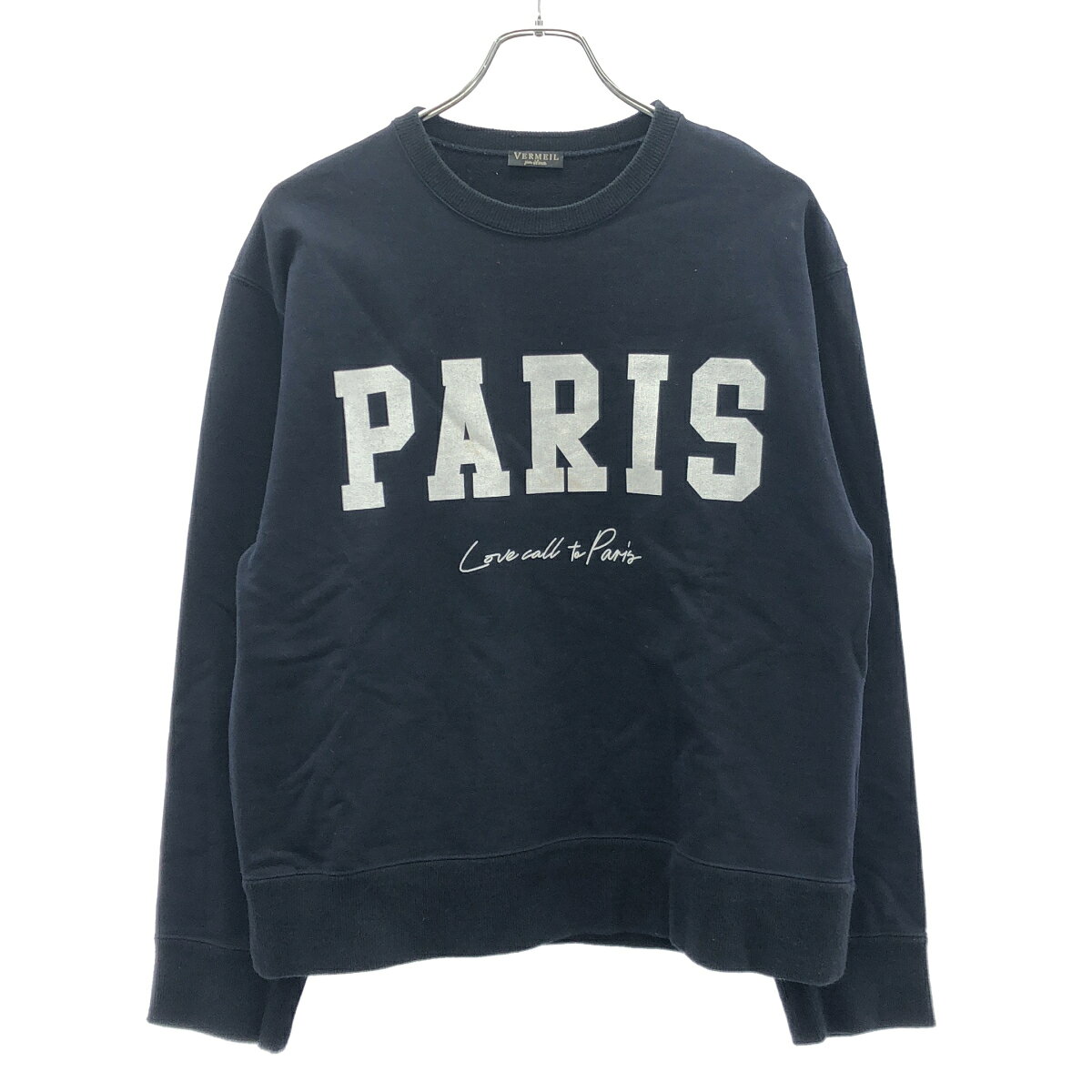 商品管理ID：ITZTRKHUOJYS VERMEIL par iena ヴェルメイユ パー イエナ 23SS PARIS スウェットトレーナー 23-070-938-1001 コンディションについて コンディションランクの基準は、当社が設けた基準となります。 感じ方には個人差がありますので、参考程度にお考え下さい。 また、状態の全てを記載しきれない場合があります。 特にC・Dランクの商品は、詳細に記載しきれない毛玉や汚れ、小穴等の微細なダメージがある場合がございます。 新品・中古品に関わらず、一部の付属品がない場合がございます。 ガーメント等の例外を除いて、画像に写っているものが全てとなります。 気になる点がございましたら、ご注文前に質問欄よりお問い合わせください。 状態について詳細 フロントプリント部分に軽度の薄汚れがございますが他は美品になります。 備考 23-070-938-1001 商品詳細 商品管理ID ITZTRKHUOJYS ブランド VERMEIL par iena ヴェルメイユ パー イエナ アイテム名 23SS PARIS スウェットトレーナー サイズ表記 表記無し 実寸 肩幅：50.5cm 身幅：52cm 着丈：60cm 裄丈：83.5cm 袖丈：57.5cm ※体型によっては画像のイメージと異なる場合がございます。お手持ちの洋服と記載の各実寸を比較してサイズ感をご確認ください。 色 ブラック 素材 本体：綿100％ リブ：綿98％、ポリウレタン2％ 取扱い店舗 お問い合わせ 商品についてのご質問はフォームよりお気軽にどうぞ。 お問い合わせ時は「商品管理ID ITZTRKHUOJYS」をご記入ください。 ※お電話でのお問い合わせは承っておりません。 恐れ入りますが、フォームよりご連絡ください。 &nbsp;&nbsp;✉&nbsp;&nbsp;お問い合わせフォームはこちら&nbsp;&nbsp; ご注文に関する注意事項 ※掲載商品は実店舗等で同時販売しており、欠品になる場合がございます。 恐れ入りますがその際はキャンセルとなりますことを予めご了承ください。 ※コンディションランクについては保存袋や箱、その他付属品の状態は対象外です。 ※掲載写真はお使いのモニターや環境設定等により若干色合いが異なって見える場合がございます。予めご了承ください。 ※新品・中古品に関わらず一部付属品がない場合がございます。掲載画像をご確認の上、ご不明点は事前にお問い合わせください。 返品について ※原則、お客様都合での返品は承りできません。ご不安な点は事前に問い合わせフォームよりお問い合わせください。 （商品の不良等、弊社過失の場合はお受け取りより7日以内にご連絡いただければ返品受付いたします。詳しくはこちらをご覧くださいませ。）VERMEIL par iena ヴェルメイユ パー イエナ 23SS PARIS スウェットトレーナー 23-070-938-1001 ブラック 表記無し 「VERMEIL par iena ヴェルメイユ パー イエナ」一覧はこちら