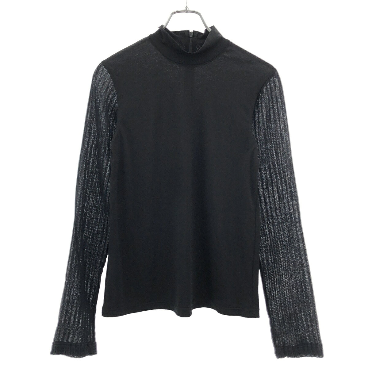 商品管理ID：ITWQKTT1H4JM IORE イオレ 24SS ロングスリーブトップス IRO24SS-CT-001 コンディションについて コンディションランクの基準は、当社が設けた基準となります。 感じ方には個人差がありますので、参考程度にお考え下さい。 また、状態の全てを記載しきれない場合があります。 特にC・Dランクの商品は、詳細に記載しきれない毛玉や汚れ、小穴等の微細なダメージがある場合がございます。 新品・中古品に関わらず、一部の付属品がない場合がございます。 ガーメント等の例外を除いて、画像に写っているものが全てとなります。 気になる点がございましたら、ご注文前に質問欄よりお問い合わせください。 状態について詳細 全体的にやや使用感、襟に軽度のヨレがございます。 備考 IRO24SS-CT-001 商品詳細 商品管理ID ITWQKTT1H4JM ブランド IORE イオレ アイテム名 24SS ロングスリーブトップス サイズ表記 F 実寸 肩幅：36cm 身幅：41.5cm 着丈：58.5cm 裄丈：84.5cm 袖丈：66cm ※体型によっては画像のイメージと異なる場合がございます。お手持ちの洋服と記載の各実寸を比較してサイズ感をご確認ください。 色 ブラック 素材 (身頃部分)ポリエステル65％ レーヨン35％ (袖部分)ポリエステル98％ ポリウレタン2％ 取扱い店舗 お問い合わせ 商品についてのご質問はフォームよりお気軽にどうぞ。 お問い合わせ時は「商品管理ID ITWQKTT1H4JM」をご記入ください。 ※お電話でのお問い合わせは承っておりません。 恐れ入りますが、フォームよりご連絡ください。 &nbsp;&nbsp;✉&nbsp;&nbsp;お問い合わせフォームはこちら&nbsp;&nbsp; ご注文に関する注意事項 ※掲載商品は実店舗等で同時販売しており、欠品になる場合がございます。 恐れ入りますがその際はキャンセルとなりますことを予めご了承ください。 ※コンディションランクについては保存袋や箱、その他付属品の状態は対象外です。 ※掲載写真はお使いのモニターや環境設定等により若干色合いが異なって見える場合がございます。予めご了承ください。 ※新品・中古品に関わらず一部付属品がない場合がございます。掲載画像をご確認の上、ご不明点は事前にお問い合わせください。 返品について ※原則、お客様都合での返品は承りできません。ご不安な点は事前に問い合わせフォームよりお問い合わせください。 （商品の不良等、弊社過失の場合はお受け取りより7日以内にご連絡いただければ返品受付いたします。詳しくはこちらをご覧くださいませ。）IORE イオレ 24SS ロングスリーブトップス IRO24SS-CT-001 ブラック F 「IORE イオレ」一覧はこちら
